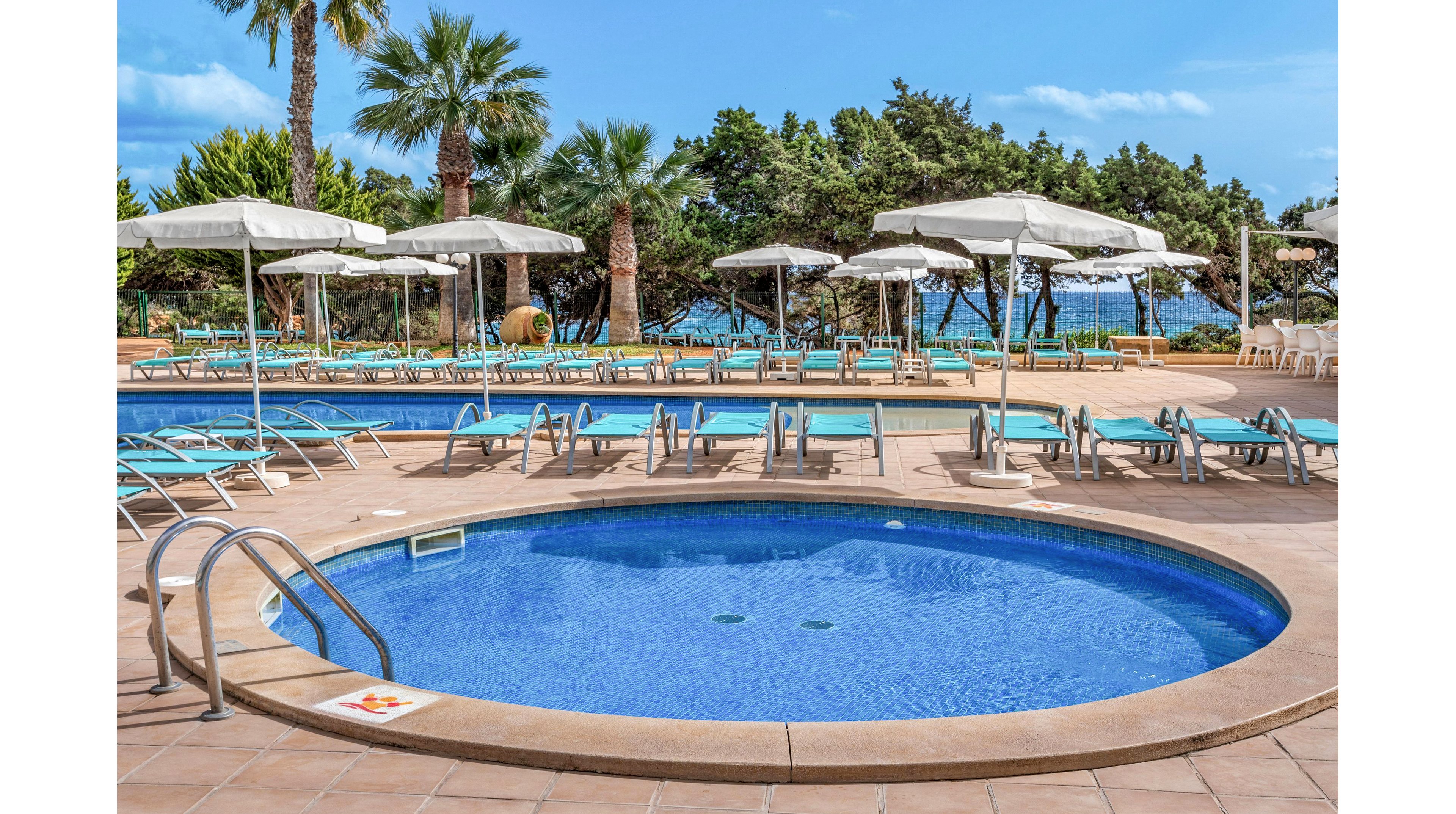 Tropic Garden Hotel Apartments