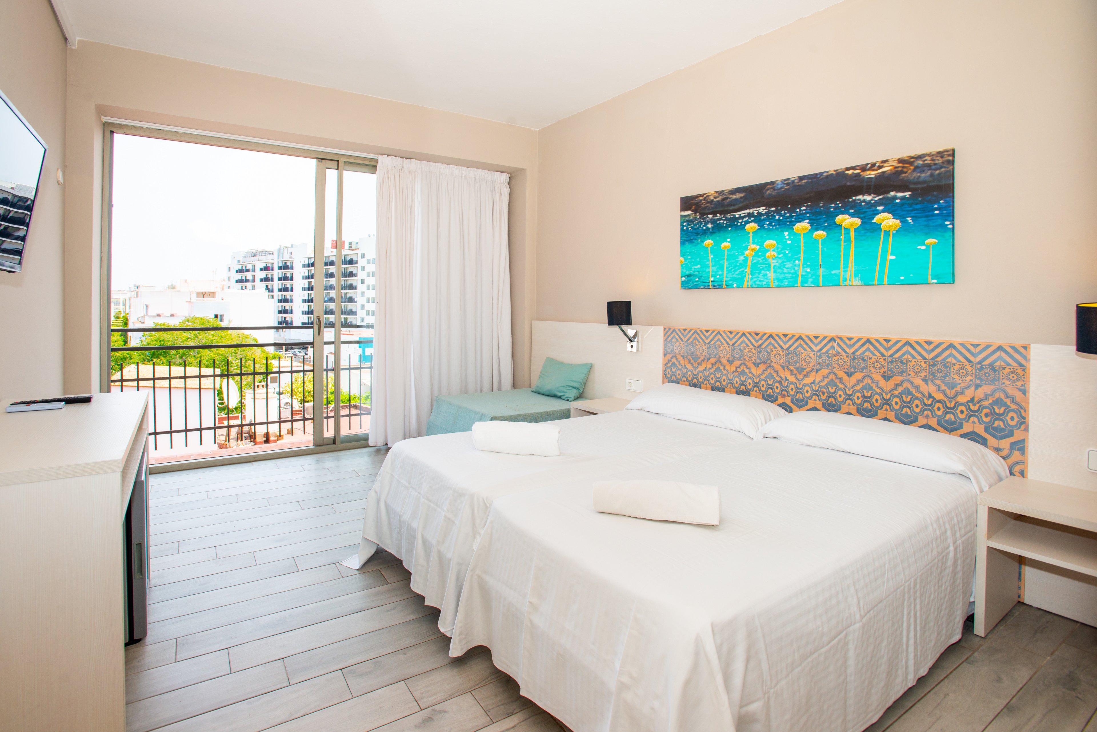 Azuline Hotel Llevant