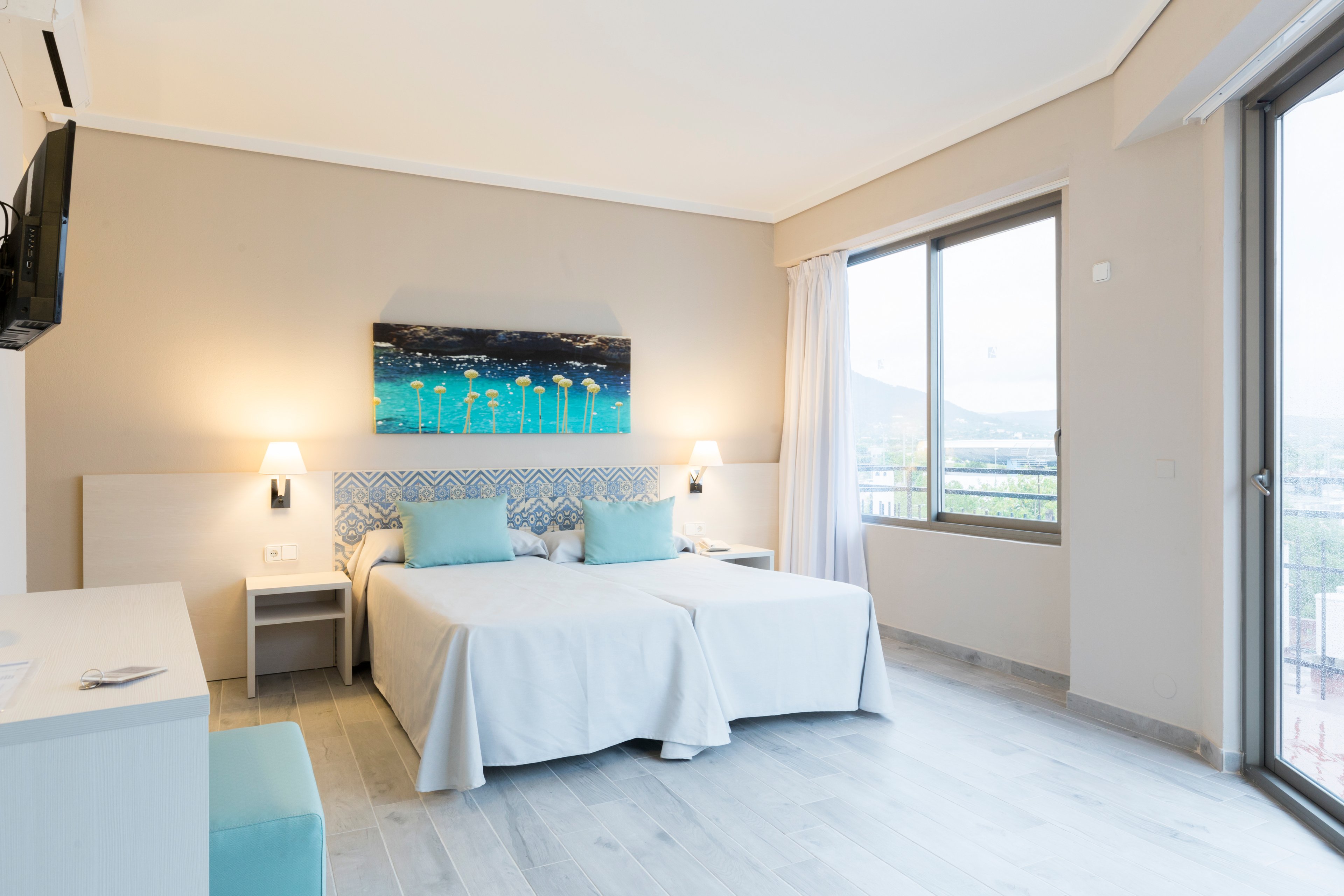 Azuline Hotel Llevant