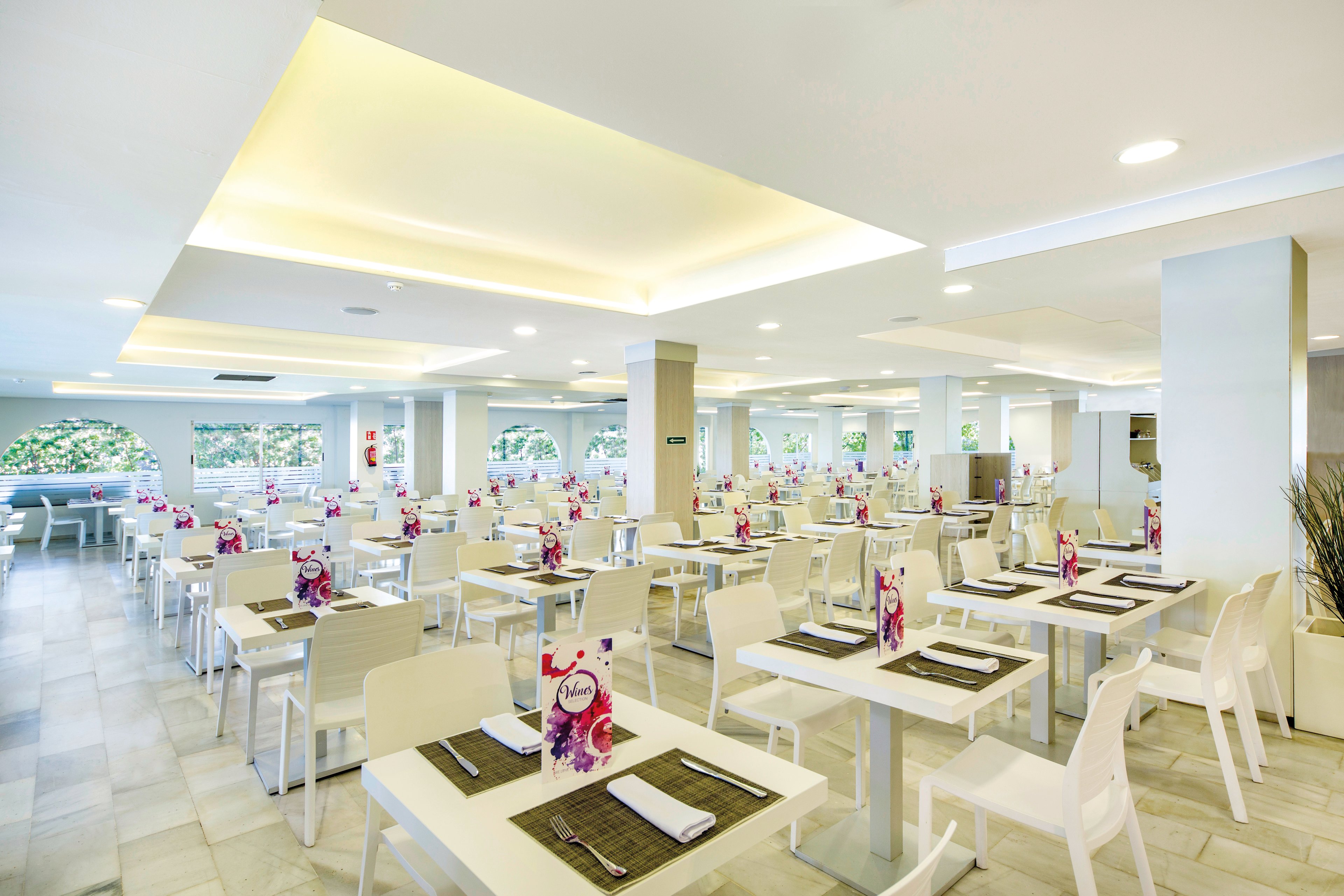 FERGUS Style Bahamas