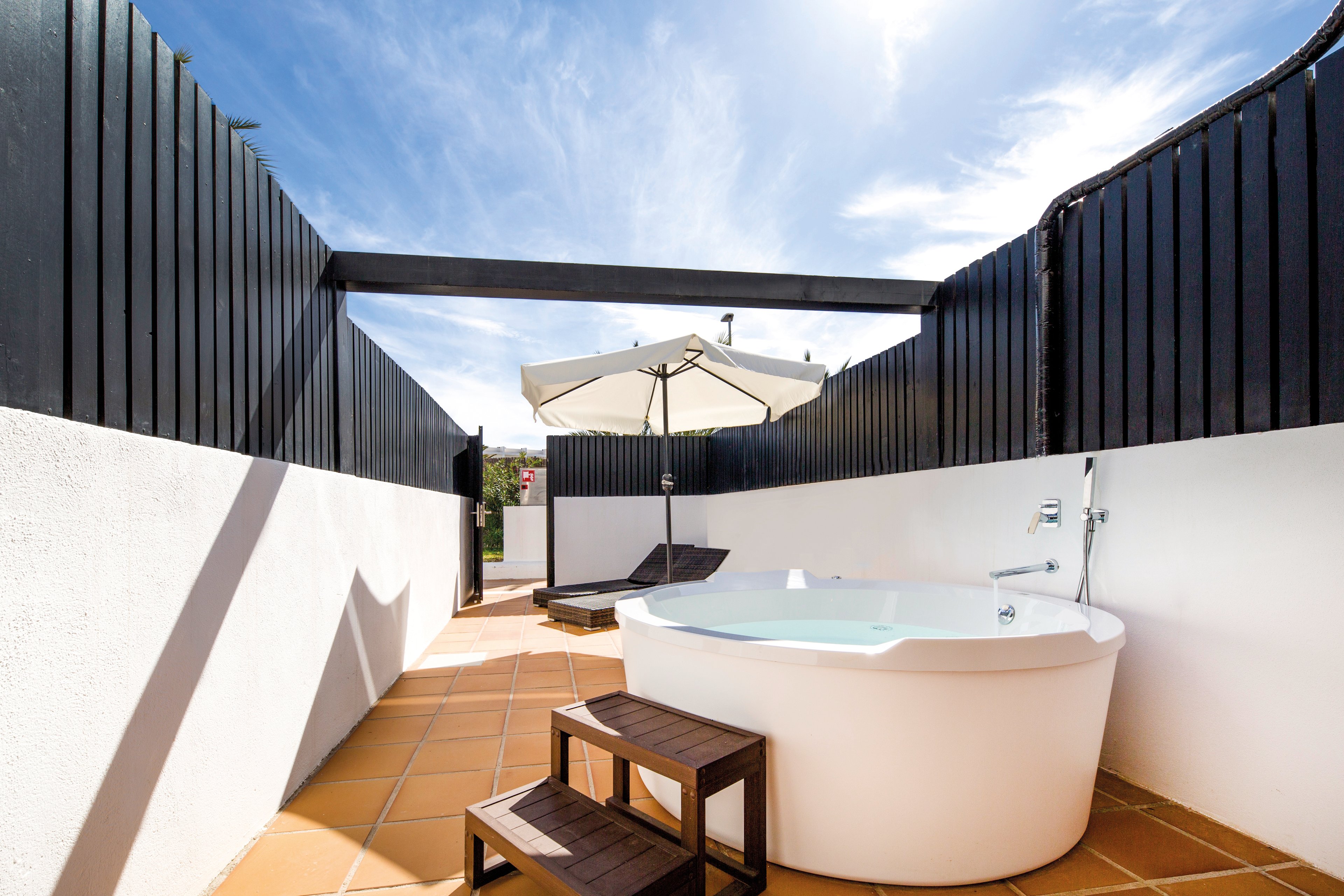 FERGUS Style Bahamas