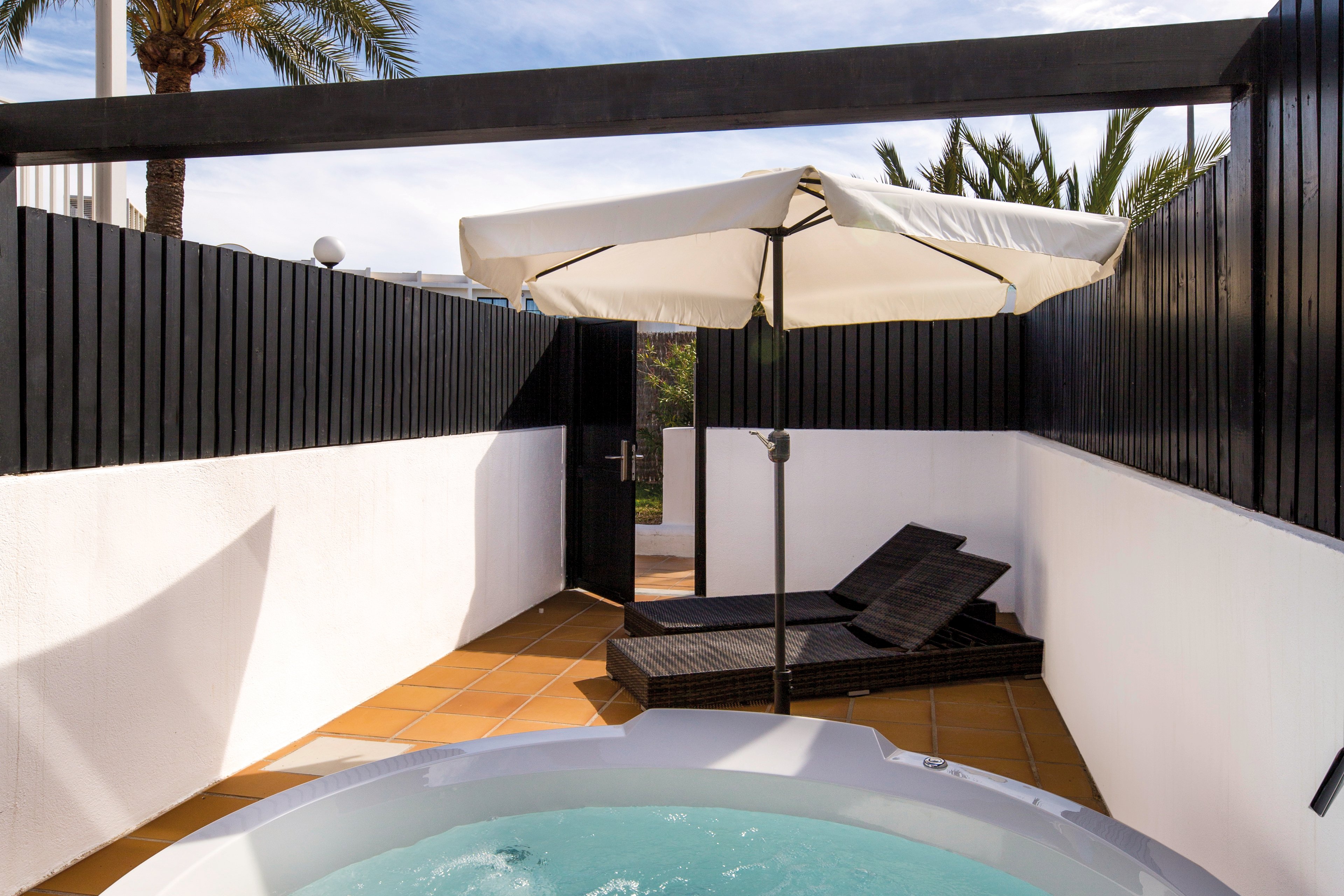 FERGUS Style Bahamas