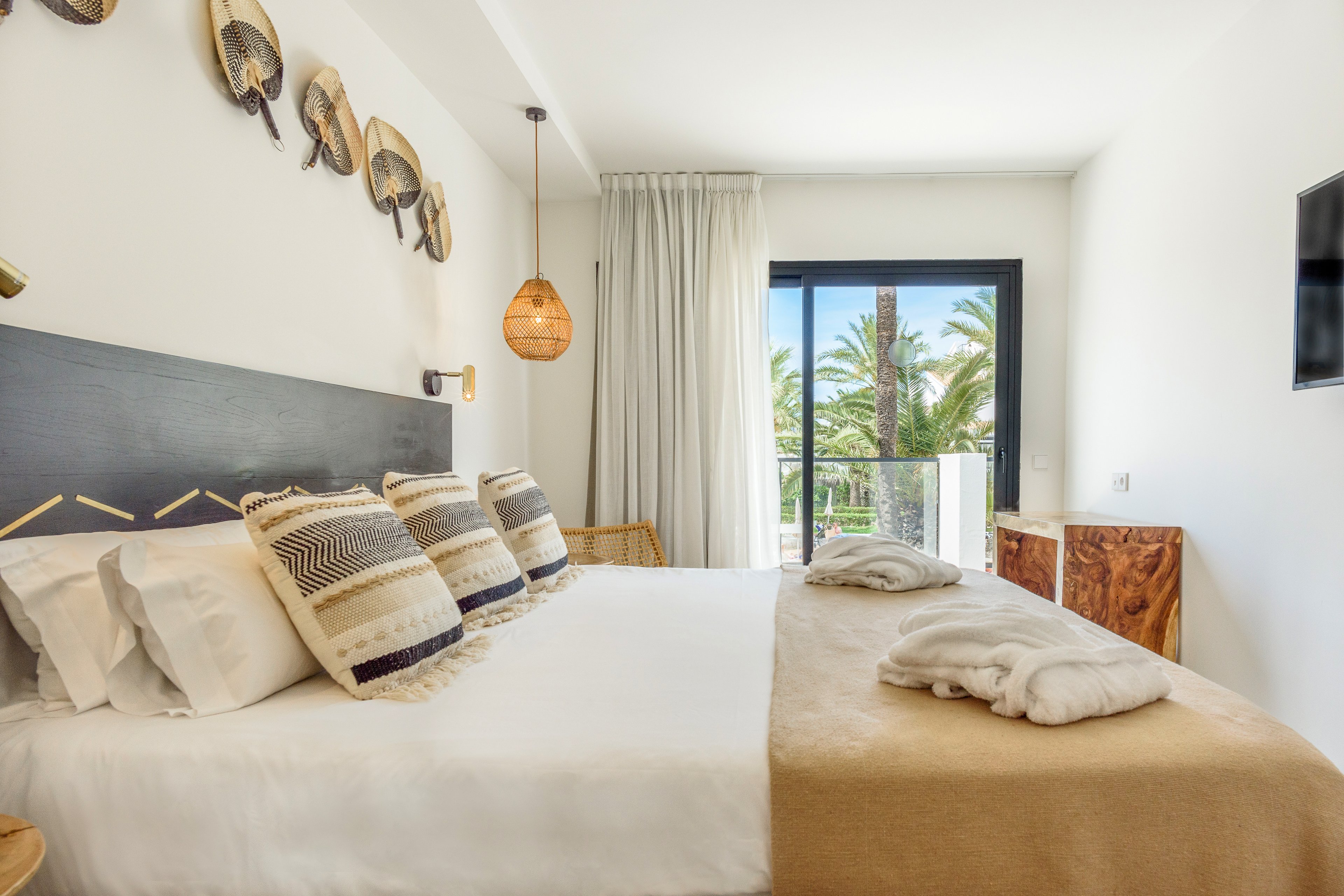 FERGUS Style Bahamas