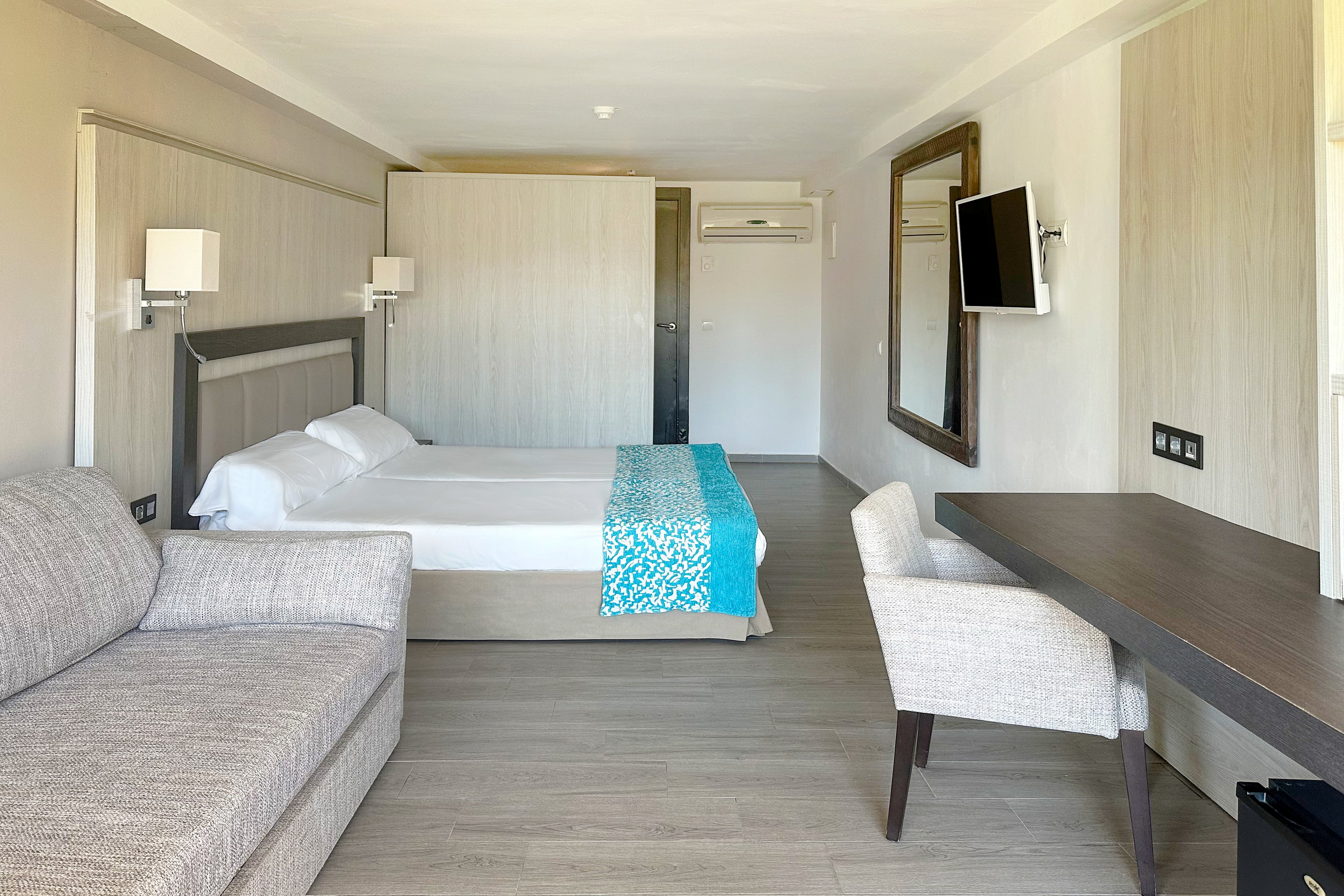 FERGUS Style Bahamas