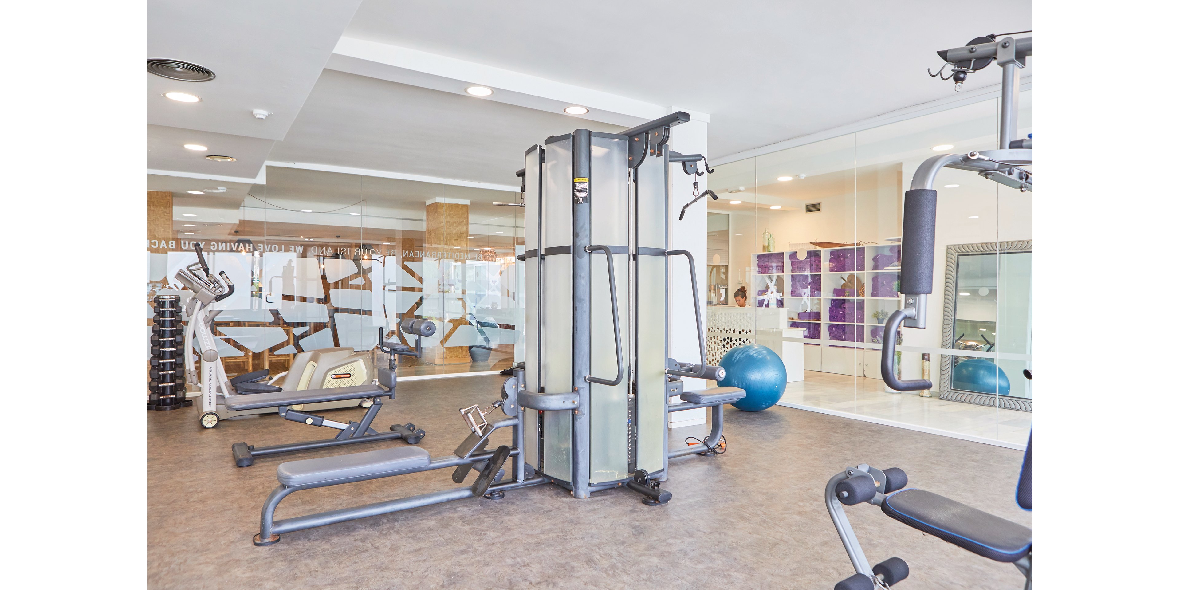 FERGUS Style Bahamas