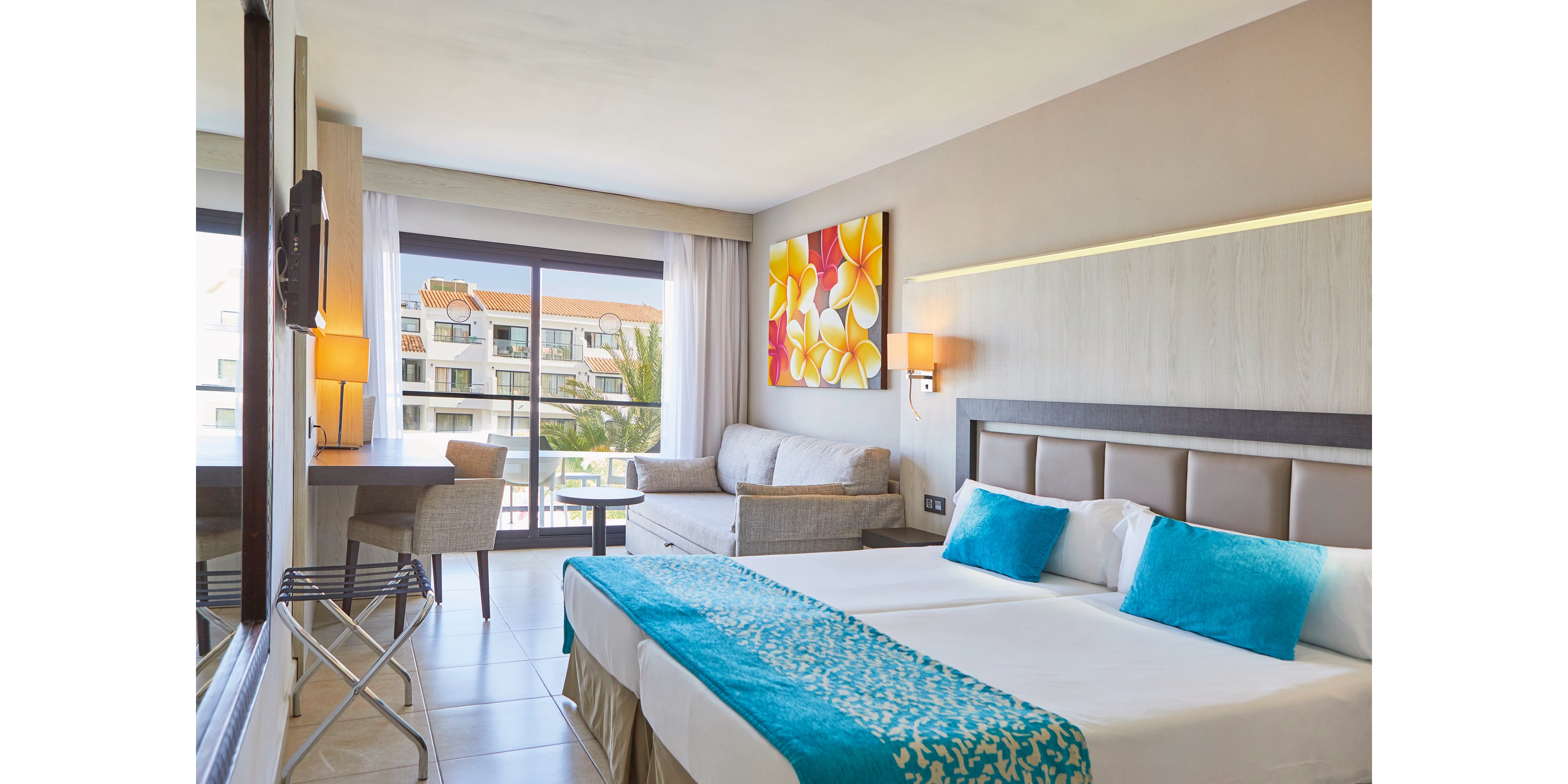 FERGUS Style Bahamas