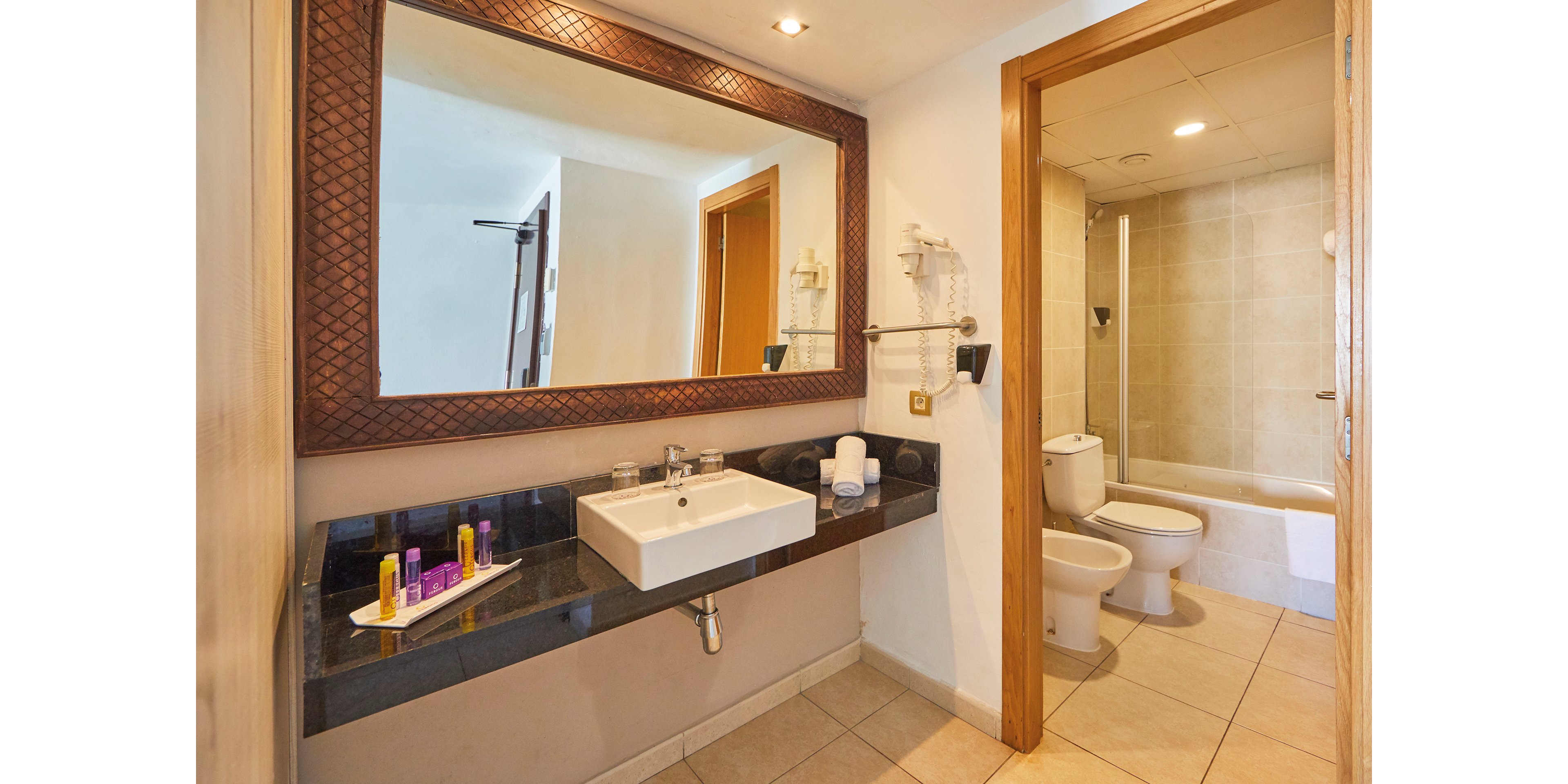 FERGUS Style Bahamas