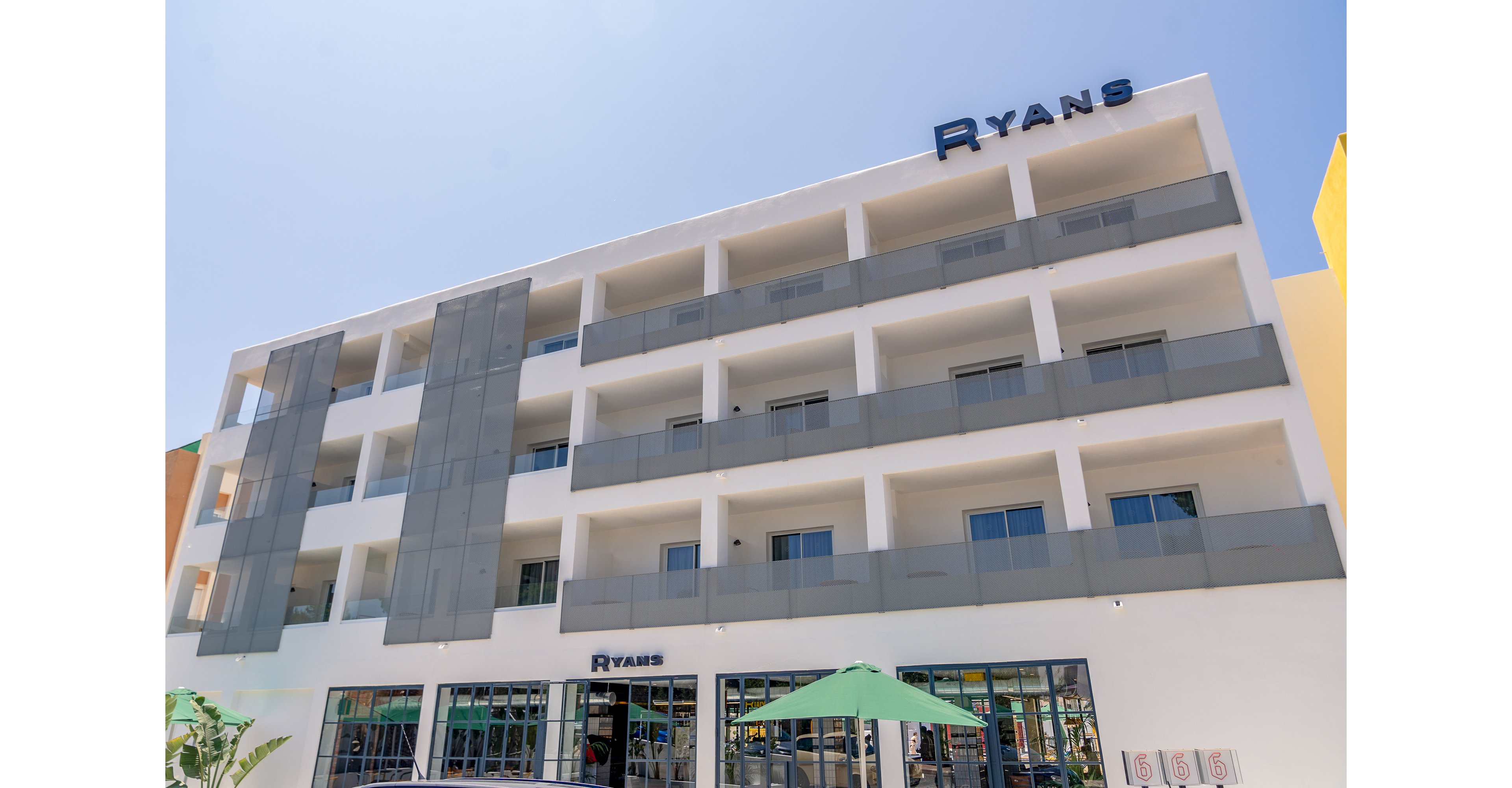 Ryans Lola's Ibiza