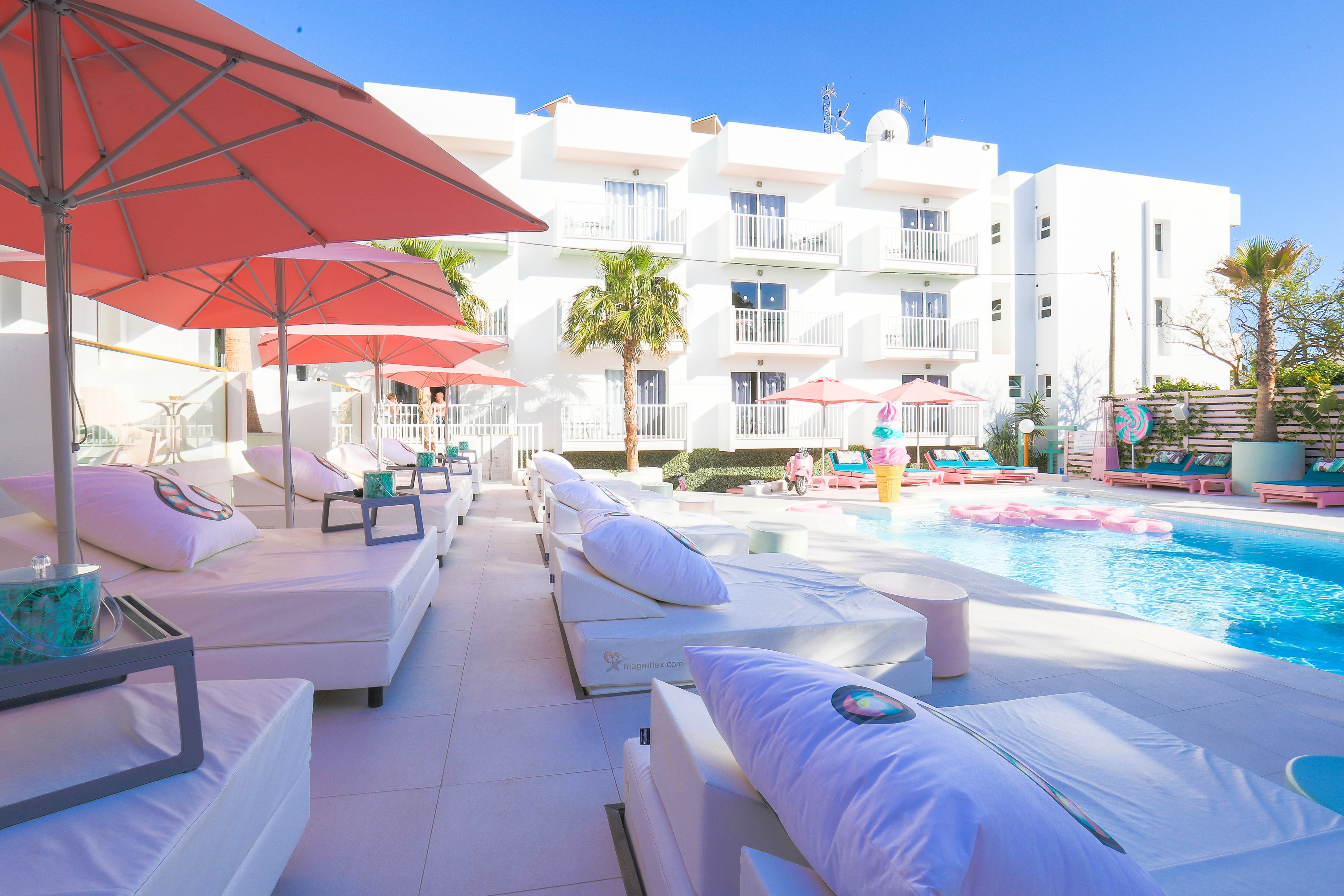 Wi-Ki-Woo Hotel Ibiza