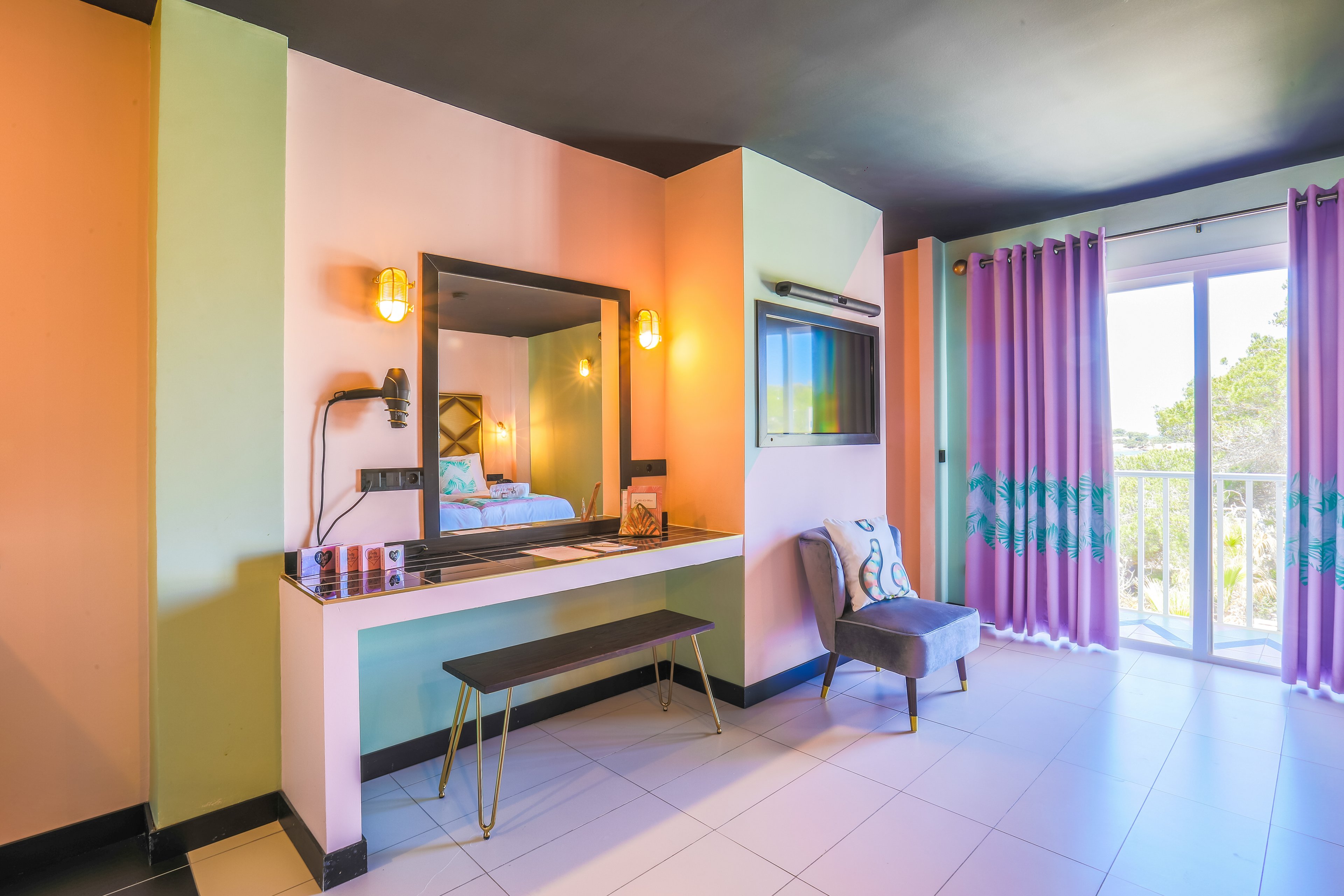 Wi-Ki-Woo Hotel Ibiza