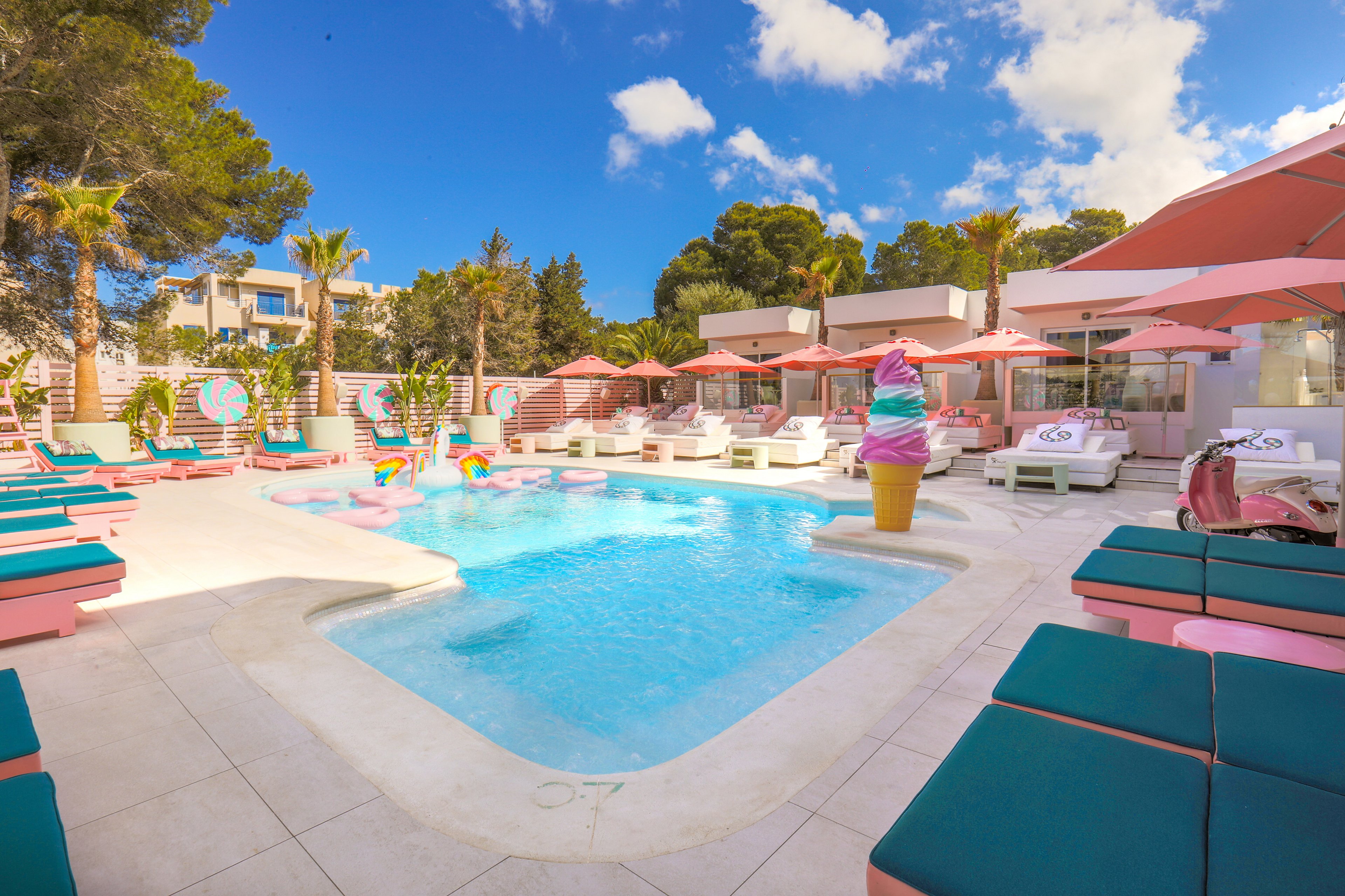 Wi-Ki-Woo Hotel Ibiza