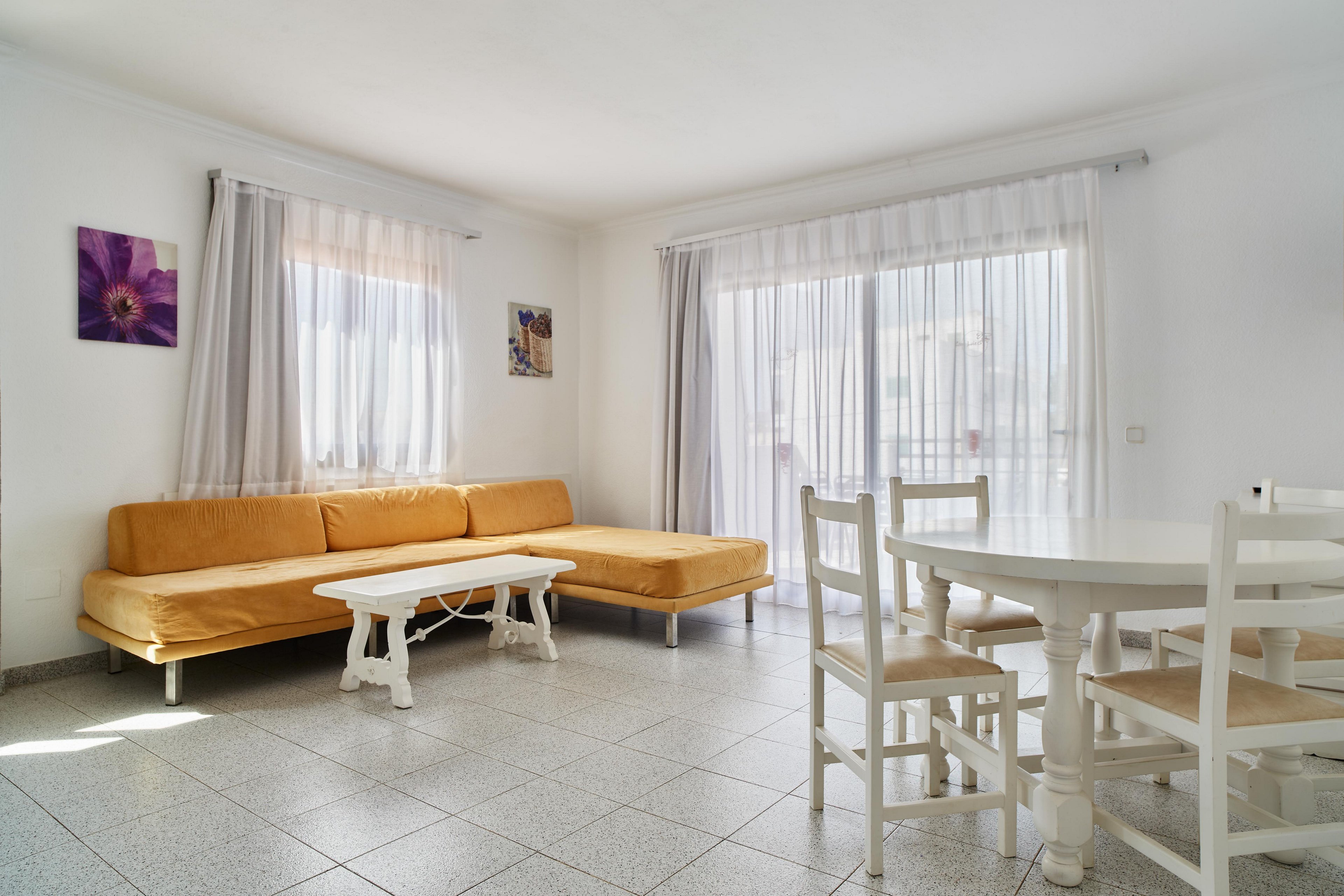 Invisa Aparthotel Casa Luis