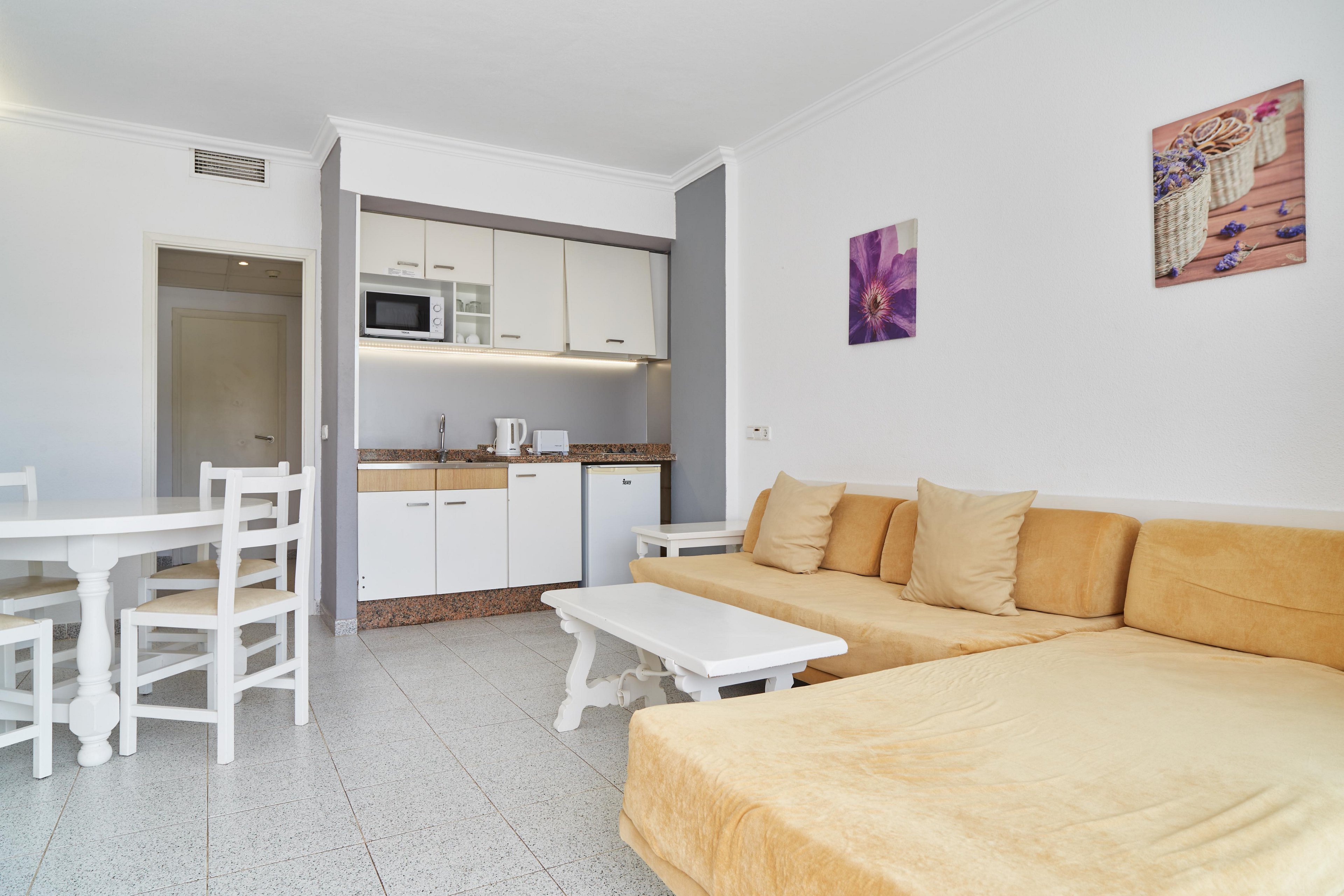 Invisa Aparthotel Casa Luis