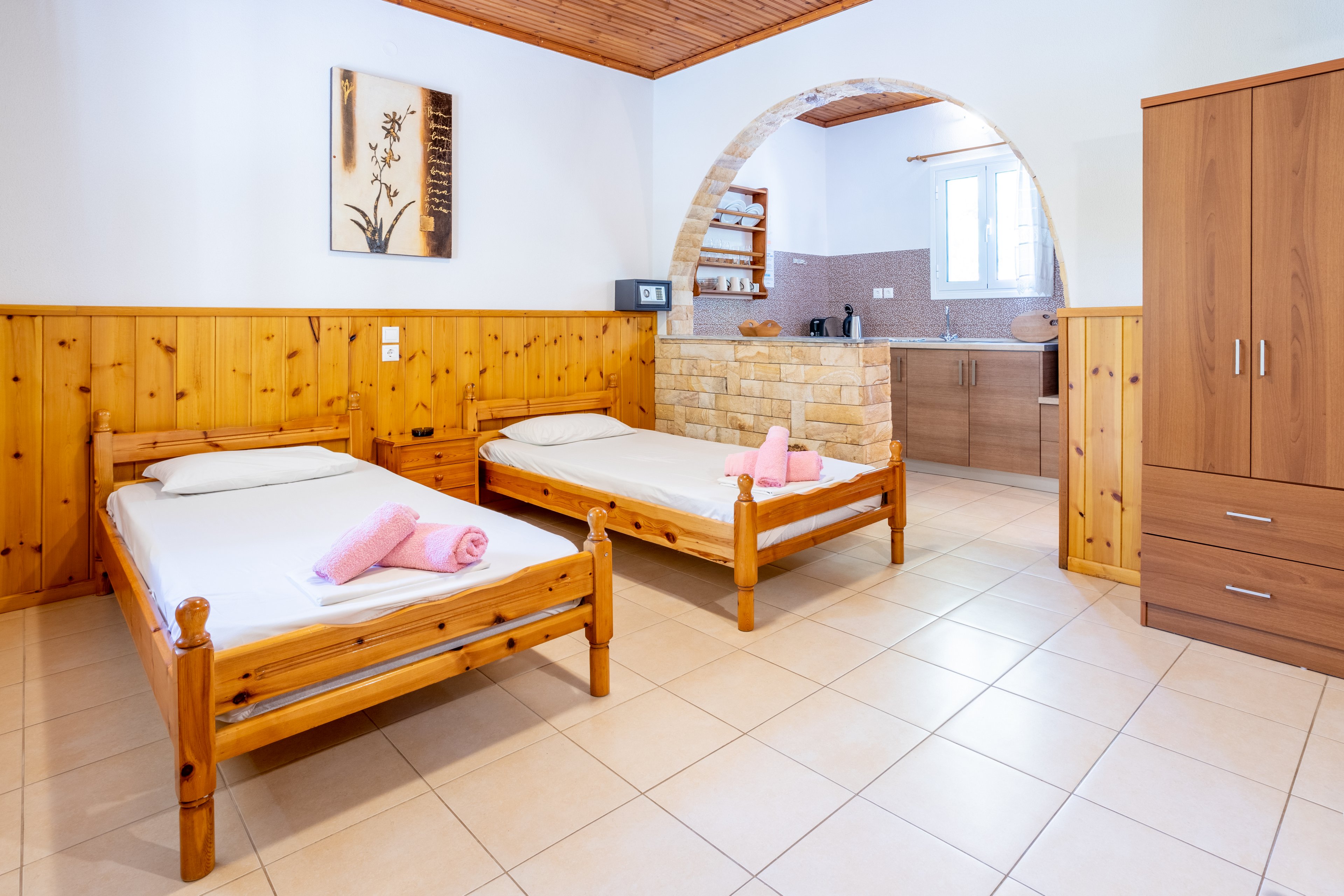 Thanos Studios & Apartments