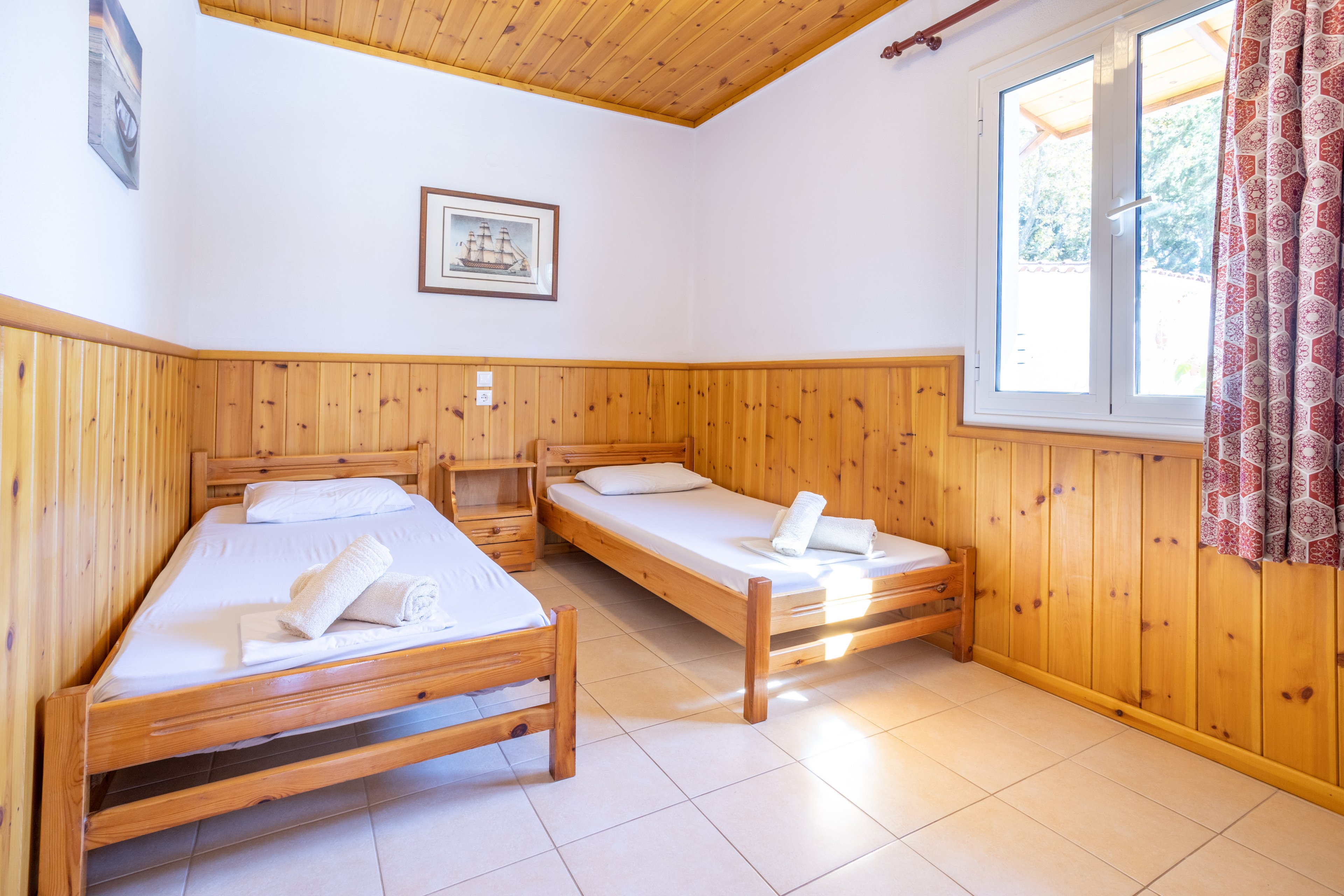 Thanos Studios & Apartments