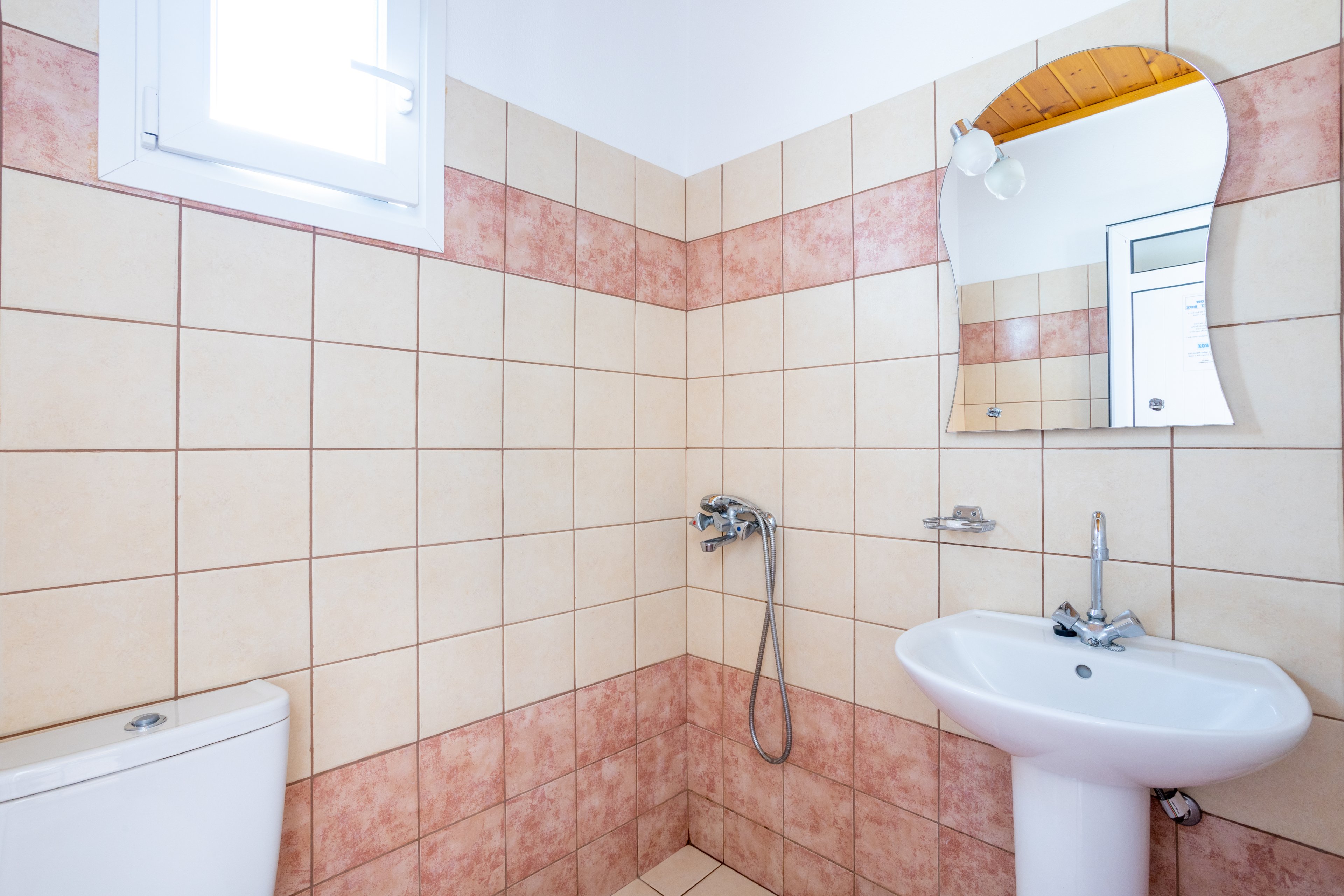 Thanos Studios & Apartments