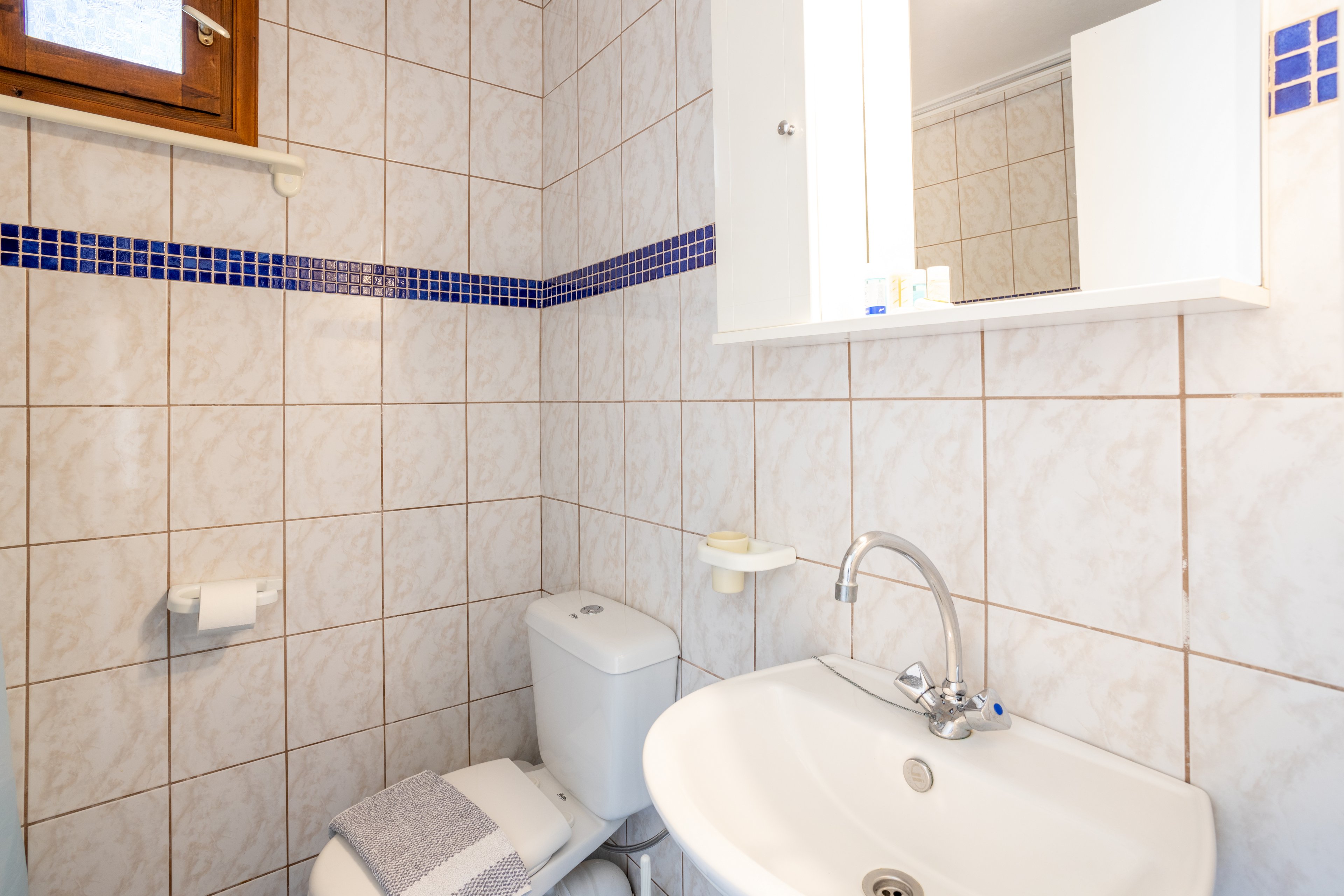 Thanos Studios & Apartments