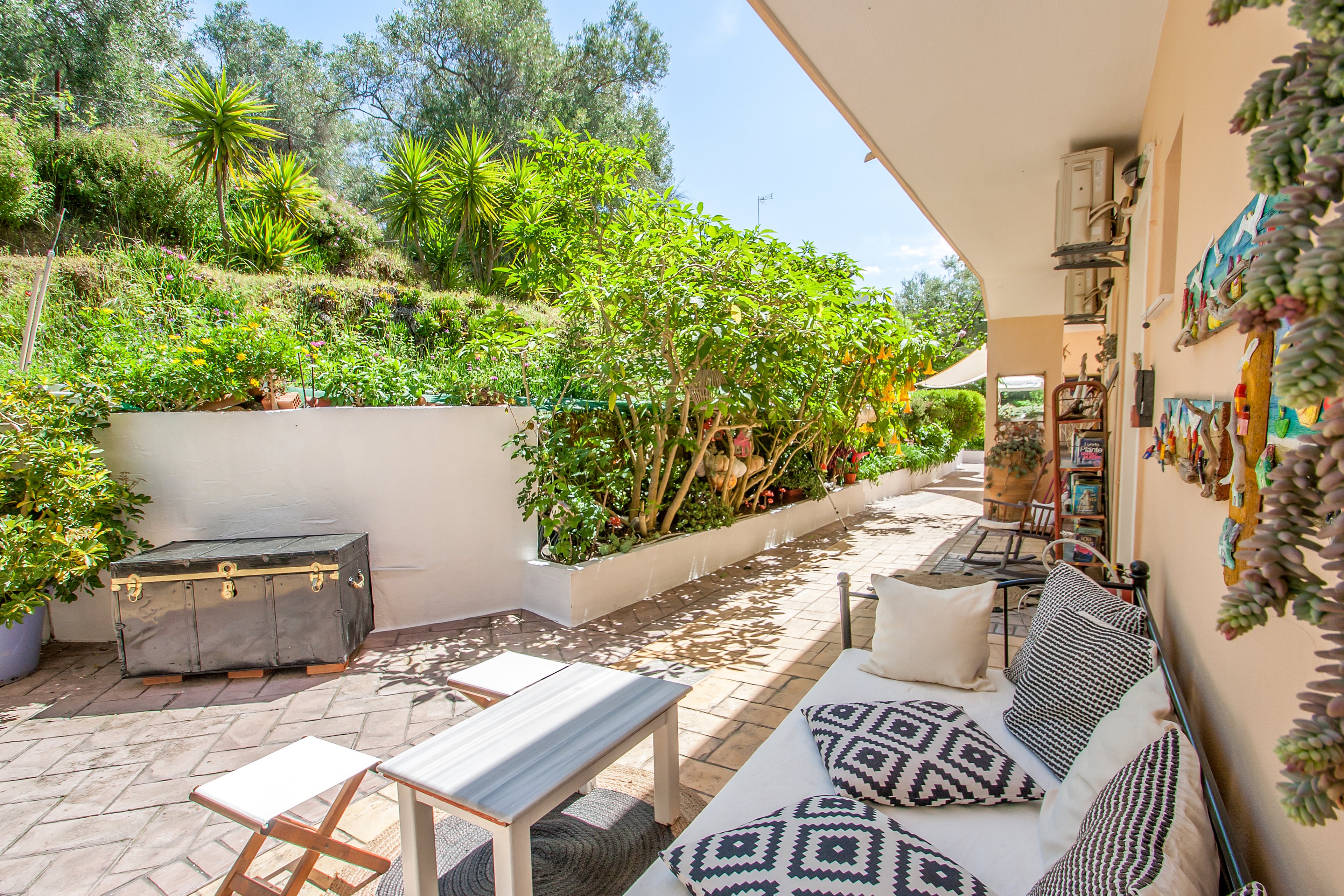 Syraina Studios and Rooms