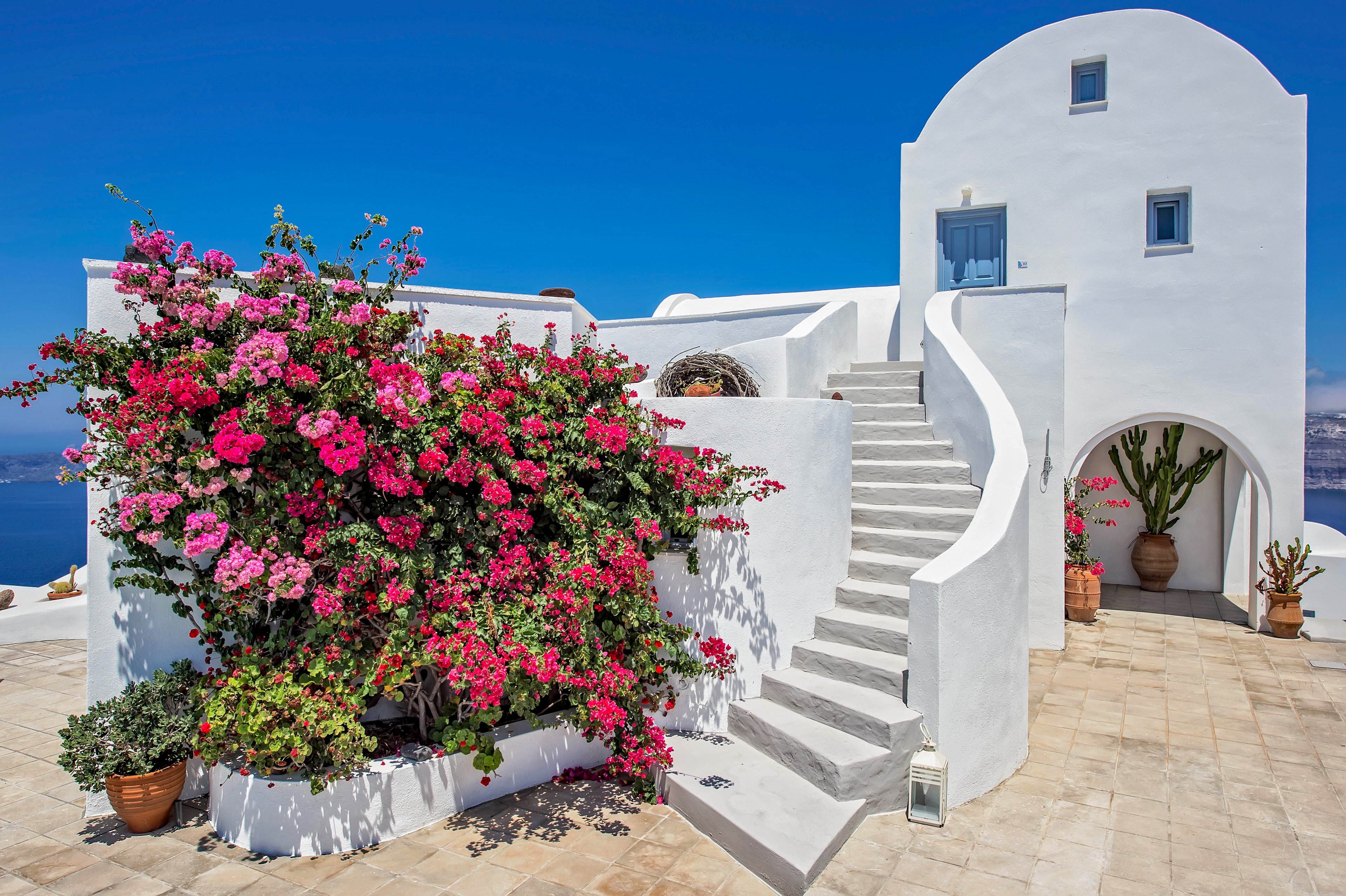 Apanemo Hotel & Suites