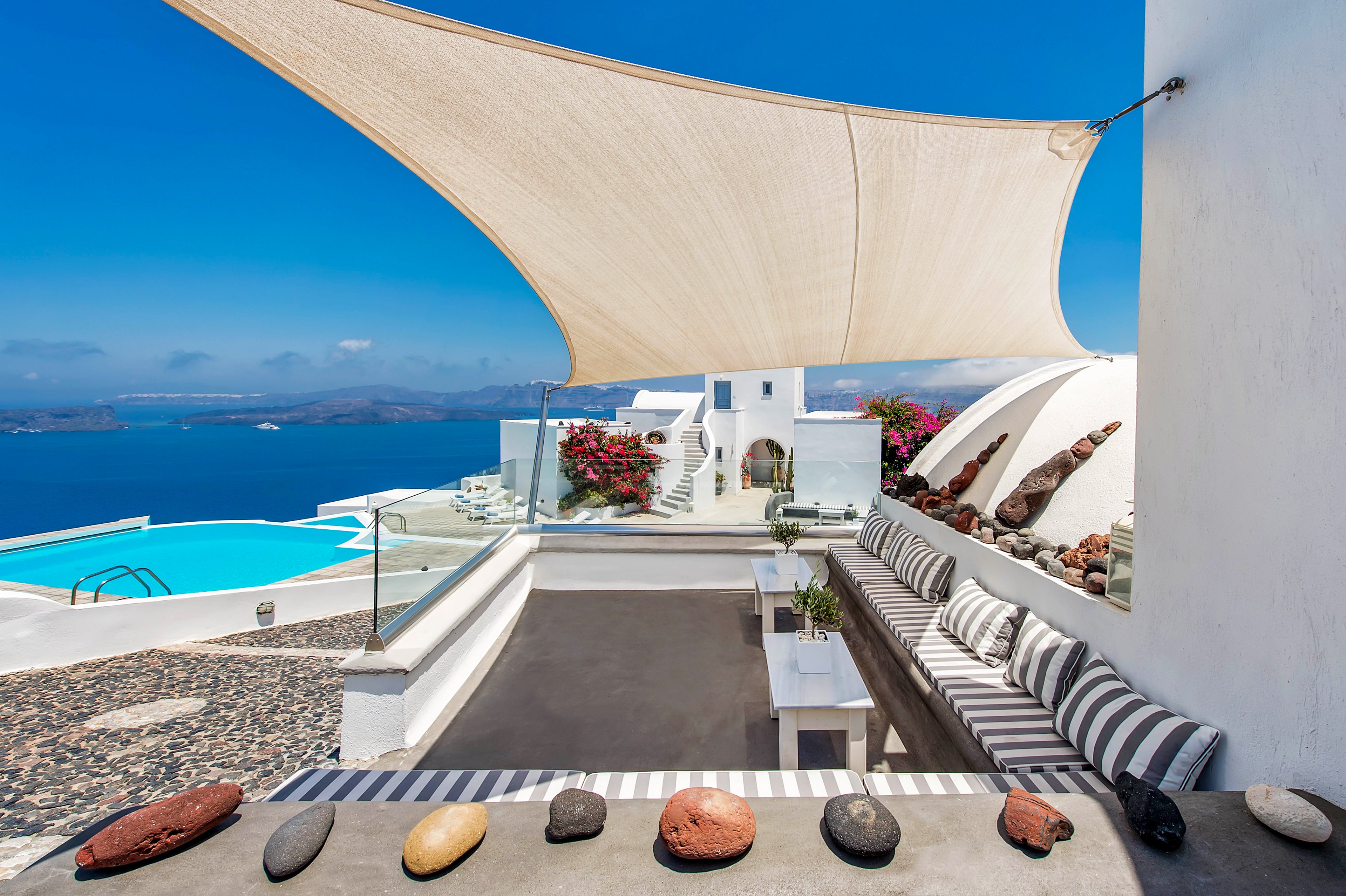 Apanemo Hotel & Suites