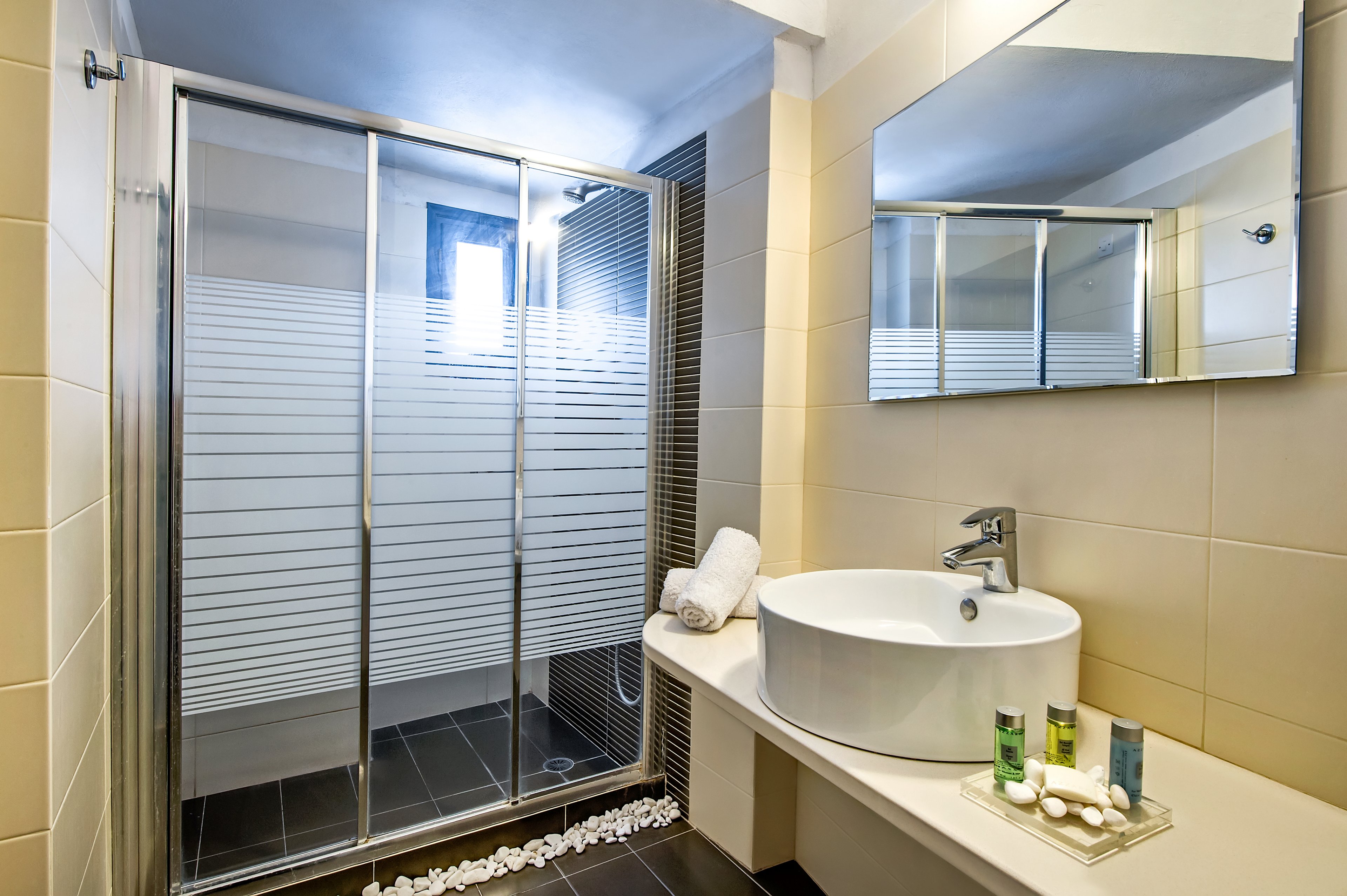 Apanemo Hotel & Suites