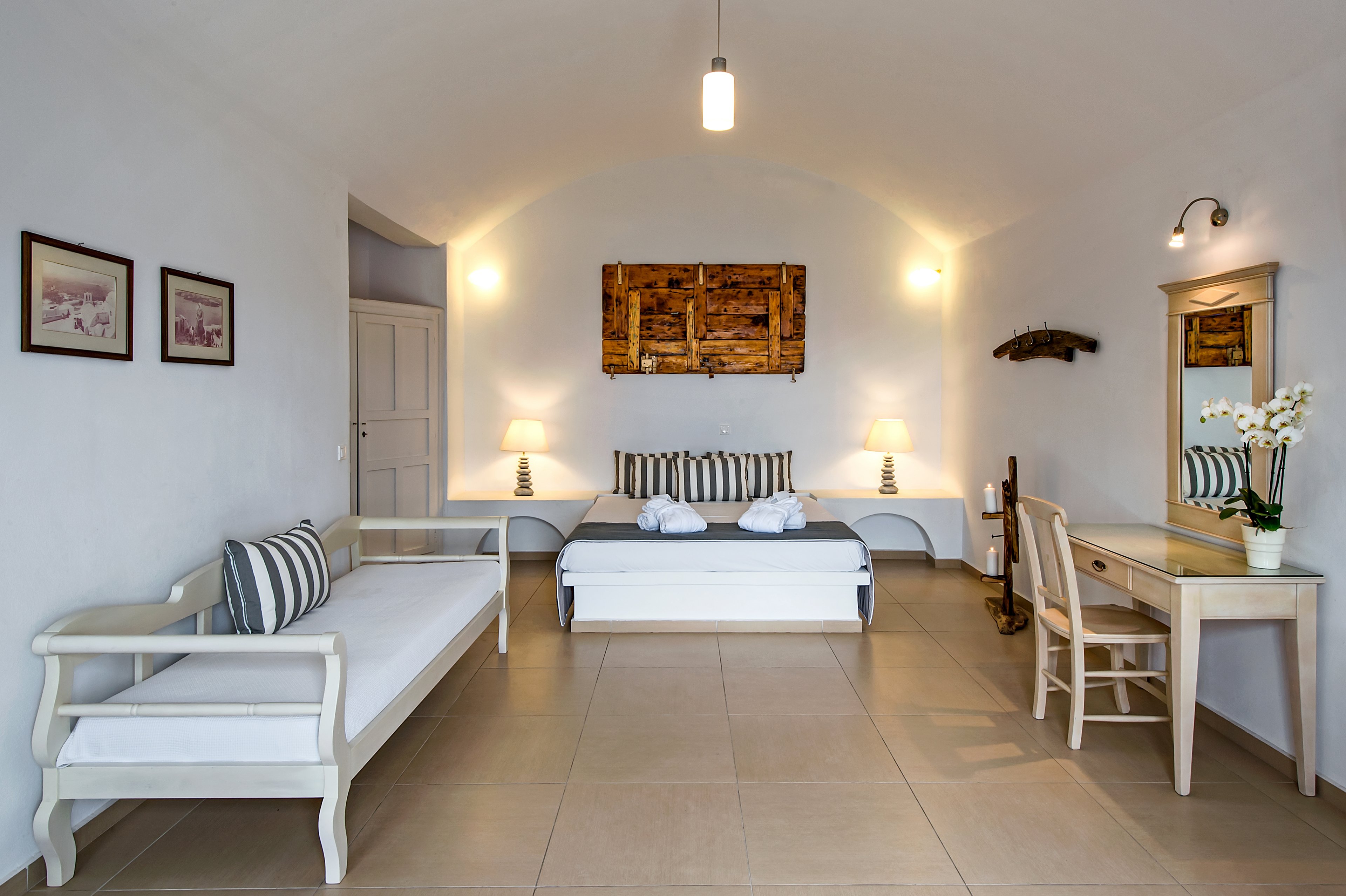 Apanemo Hotel & Suites