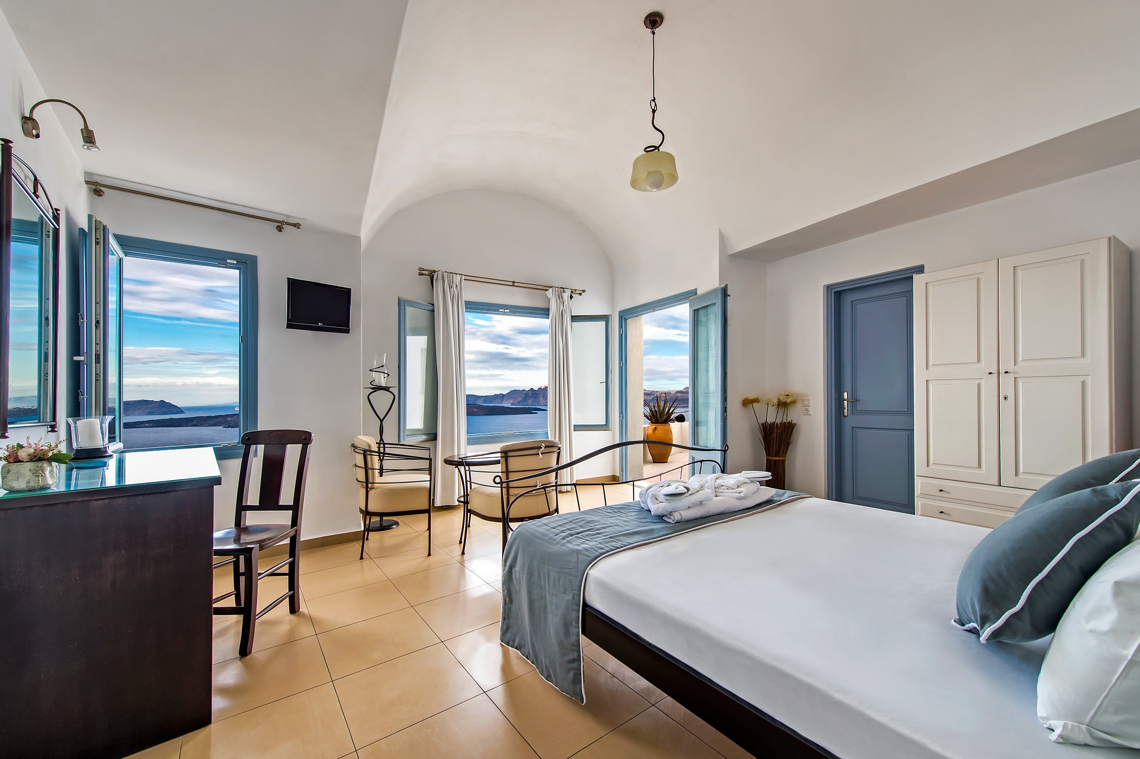 Apanemo Hotel & Suites