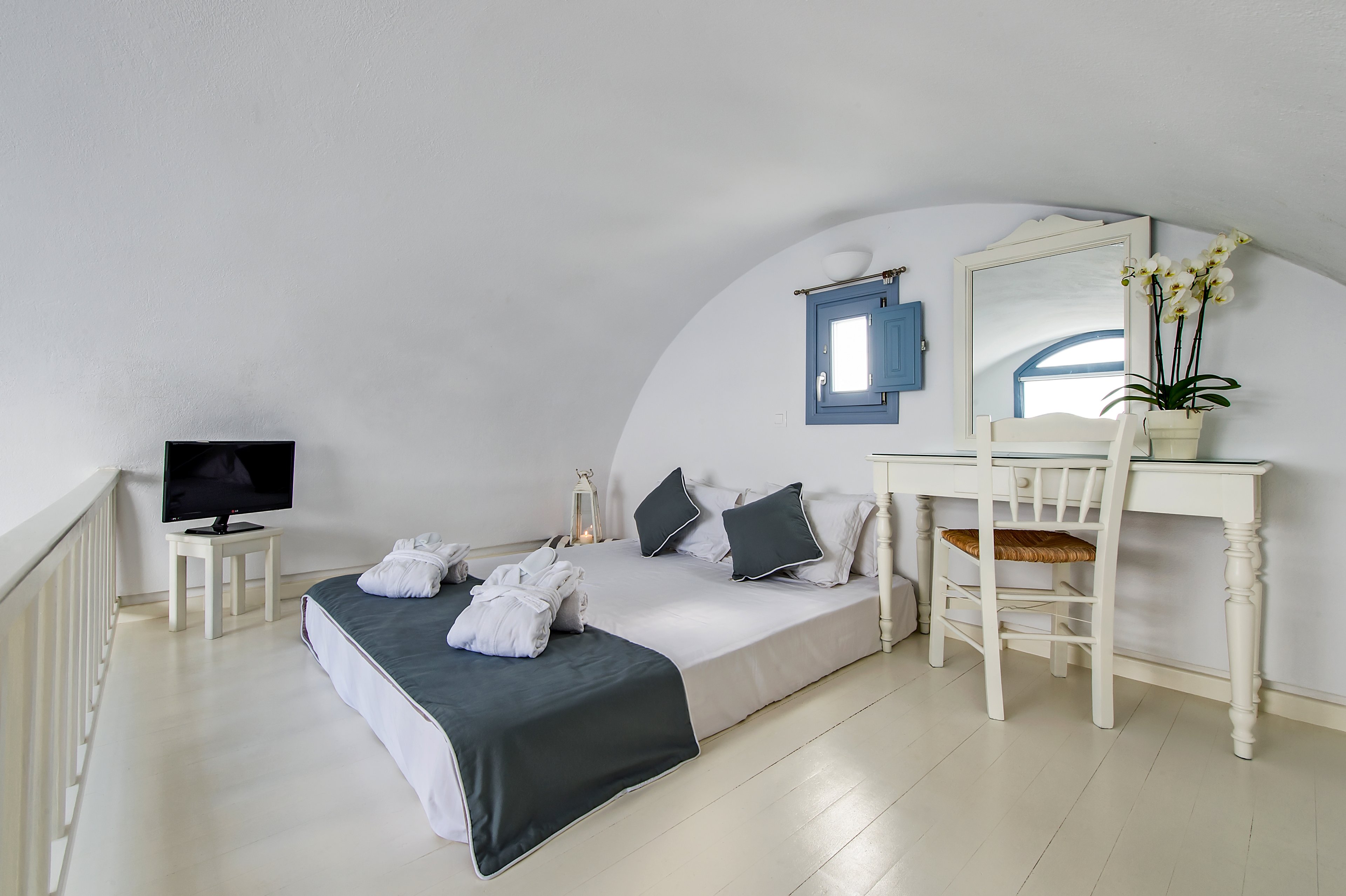 Apanemo Hotel & Suites