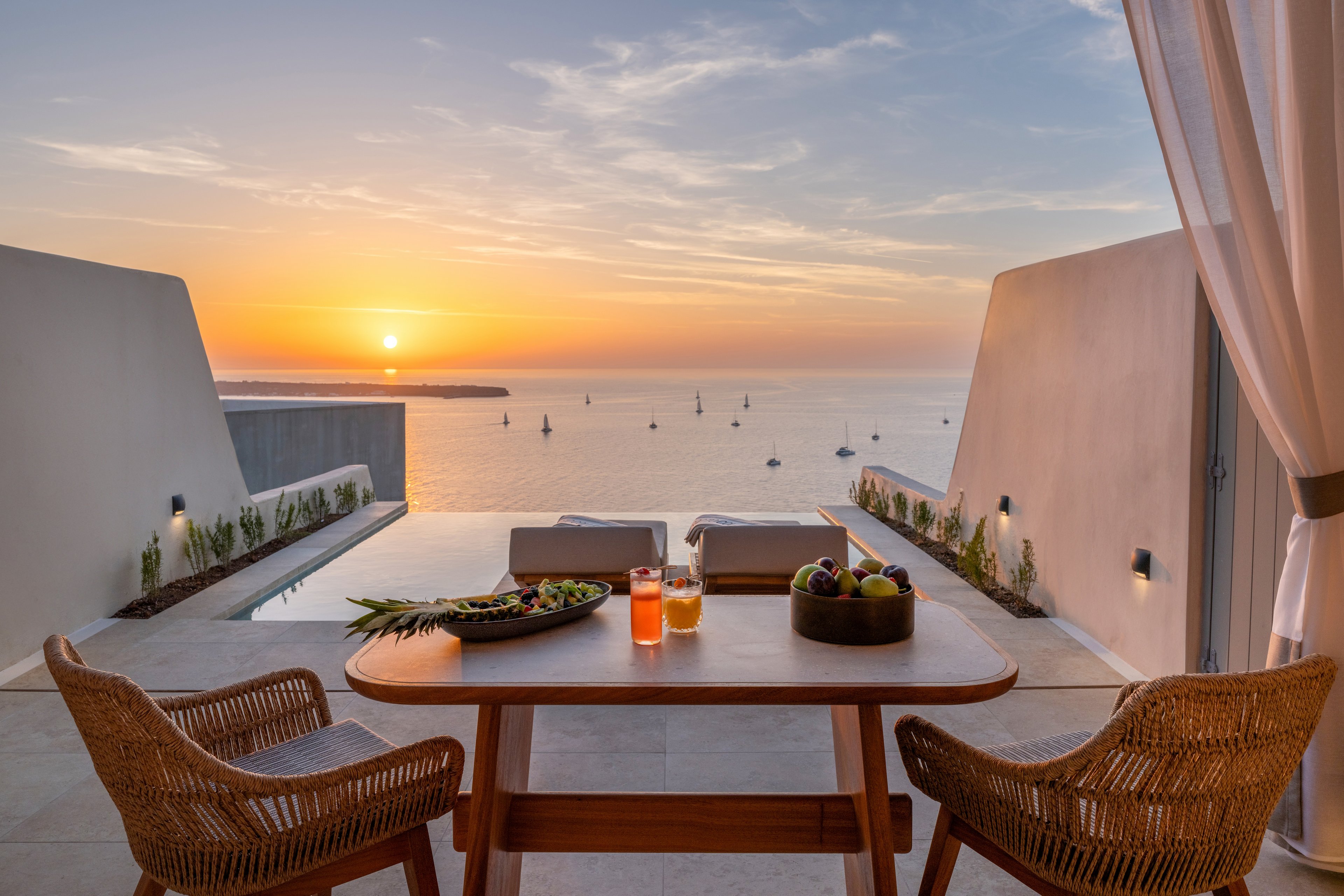 Santo Mine Oia Suites