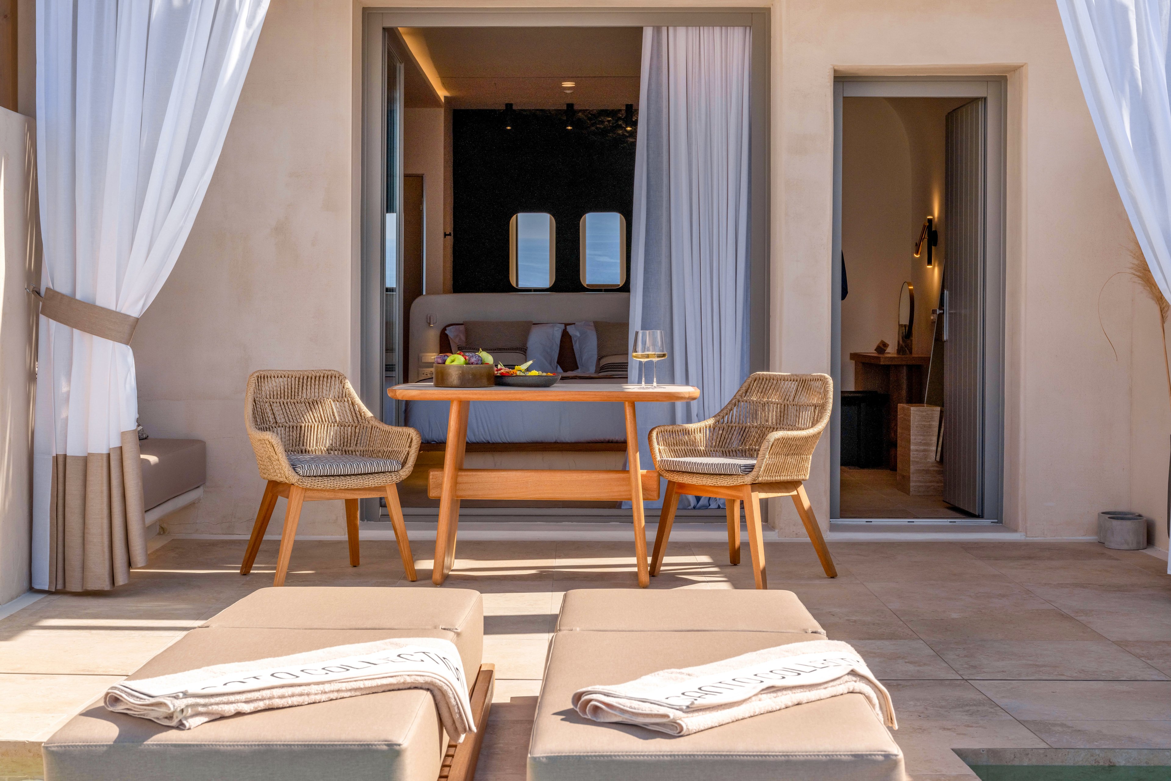 Santo Mine Oia Suites