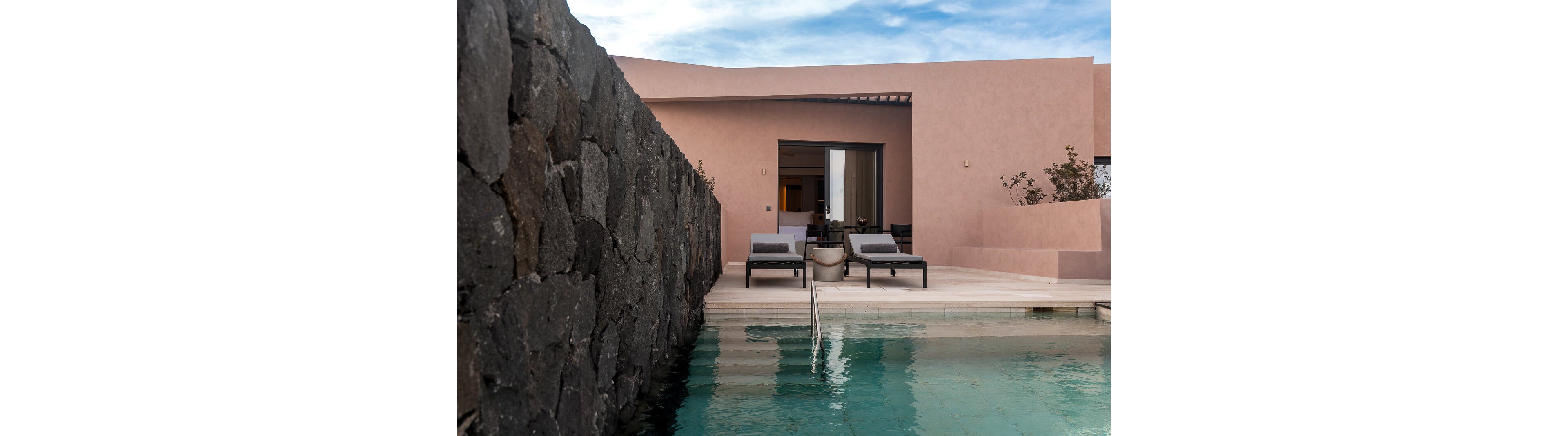 Domes Novos Santorini