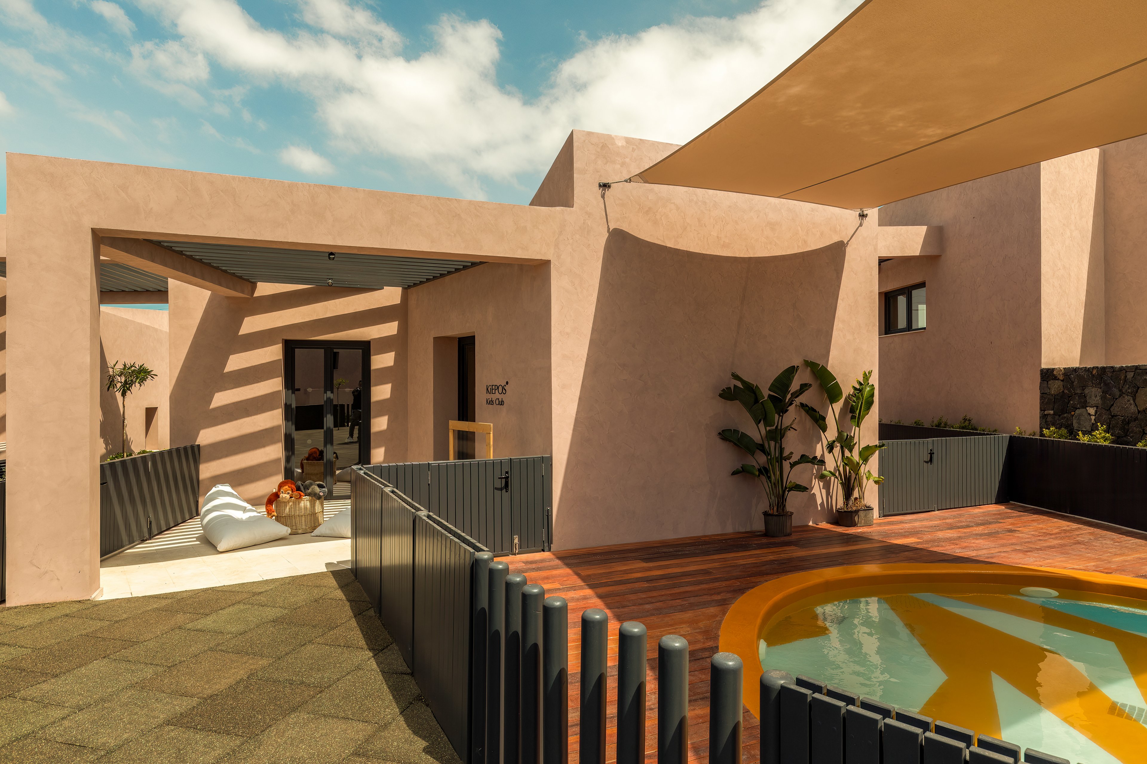 Domes Novos Santorini