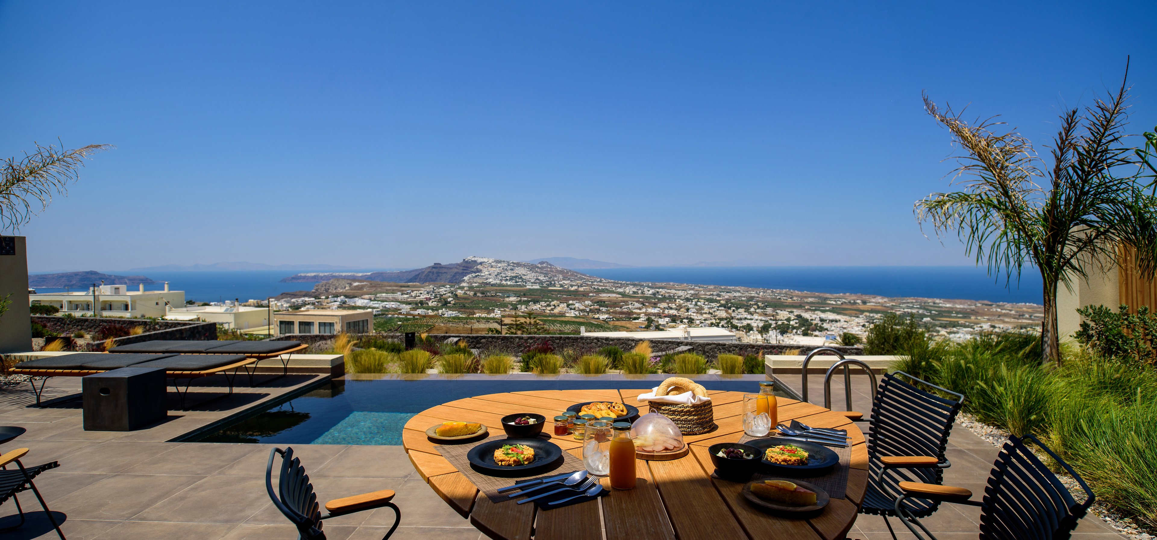 Apikia Santorini Suites