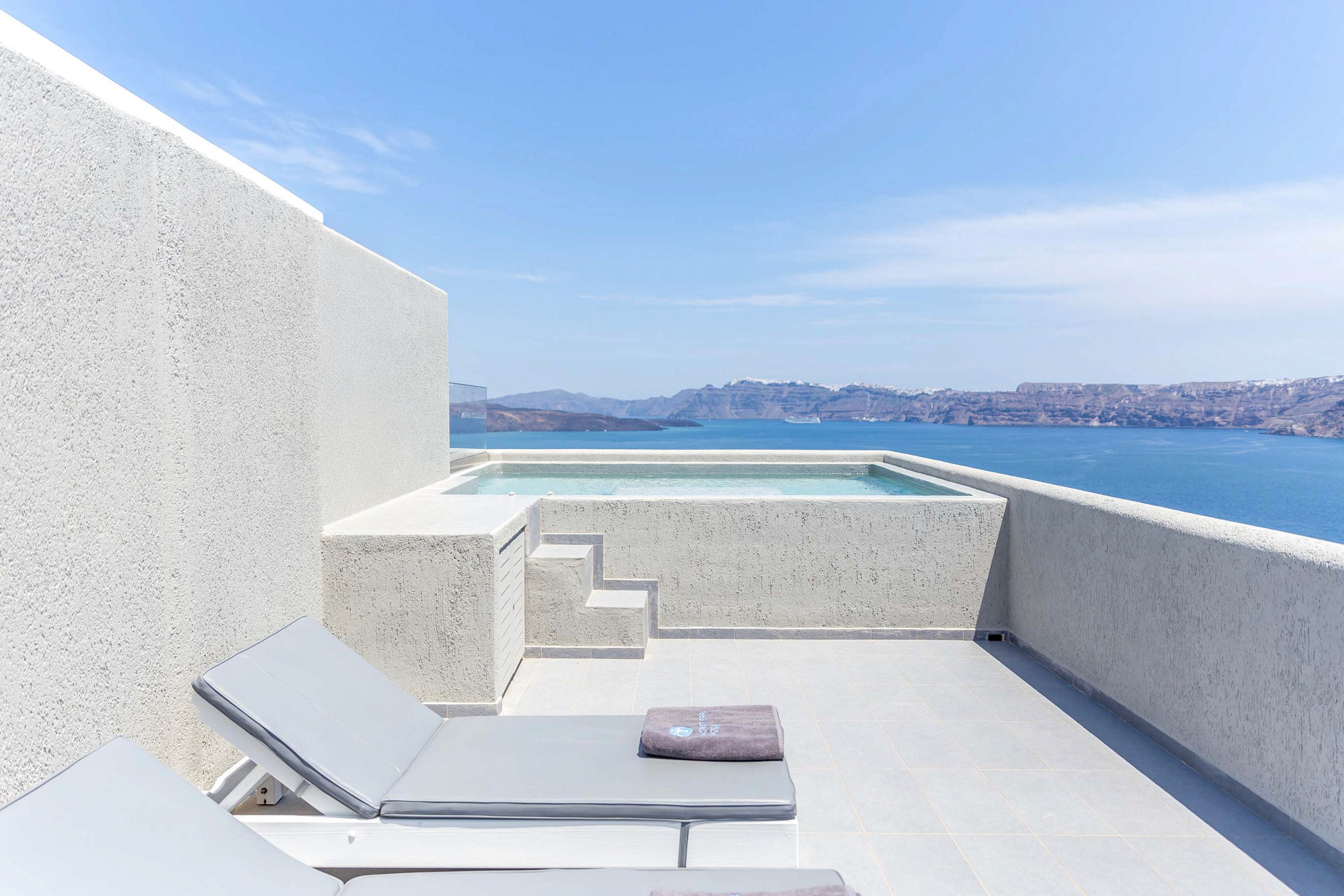 Acroterra Rosa Luxury Suites