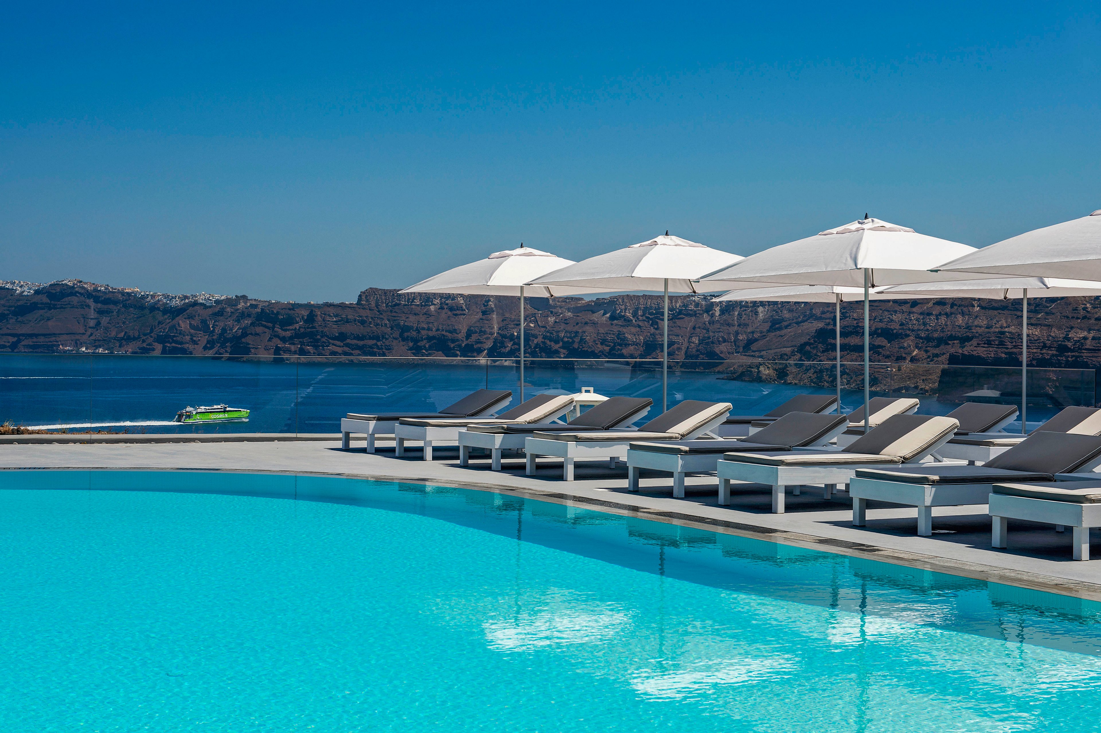 Acroterra Rosa Luxury Suites