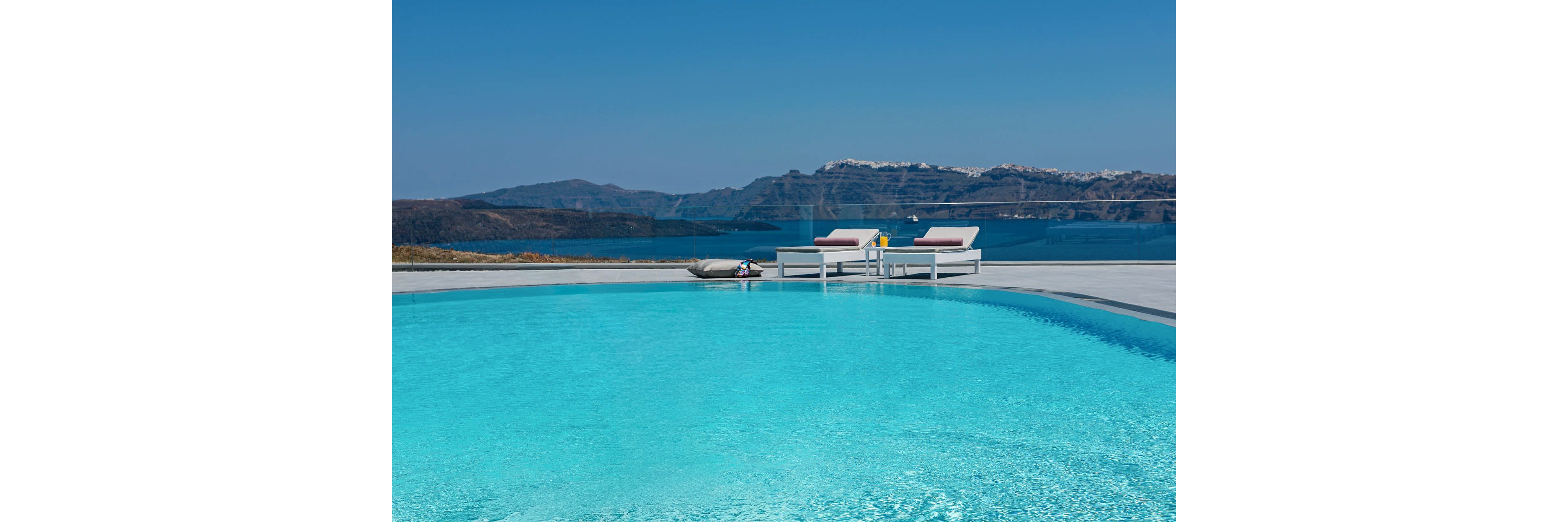 Acroterra Rosa Luxury Suites