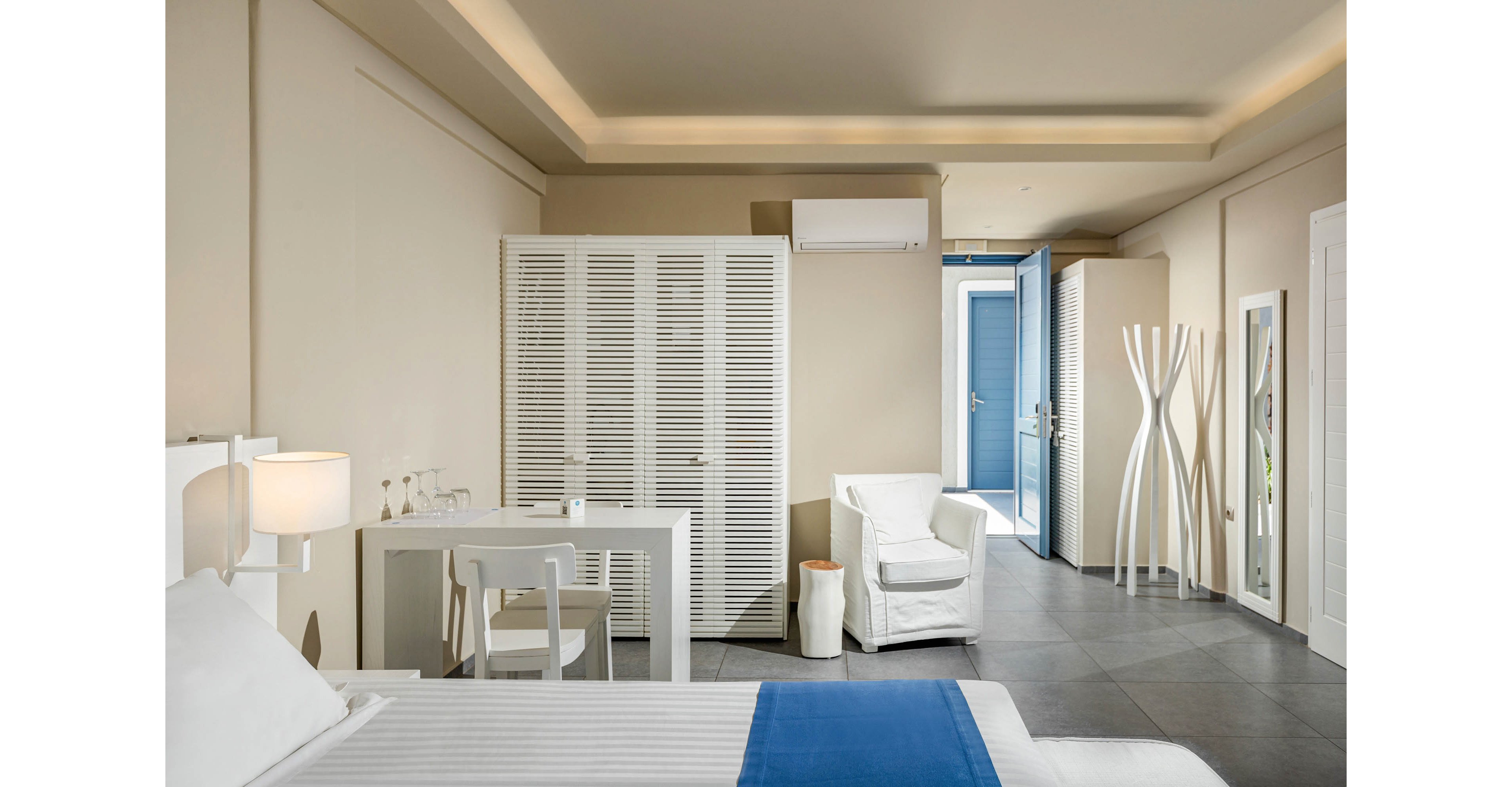 Acroterra Rosa Luxury Suites