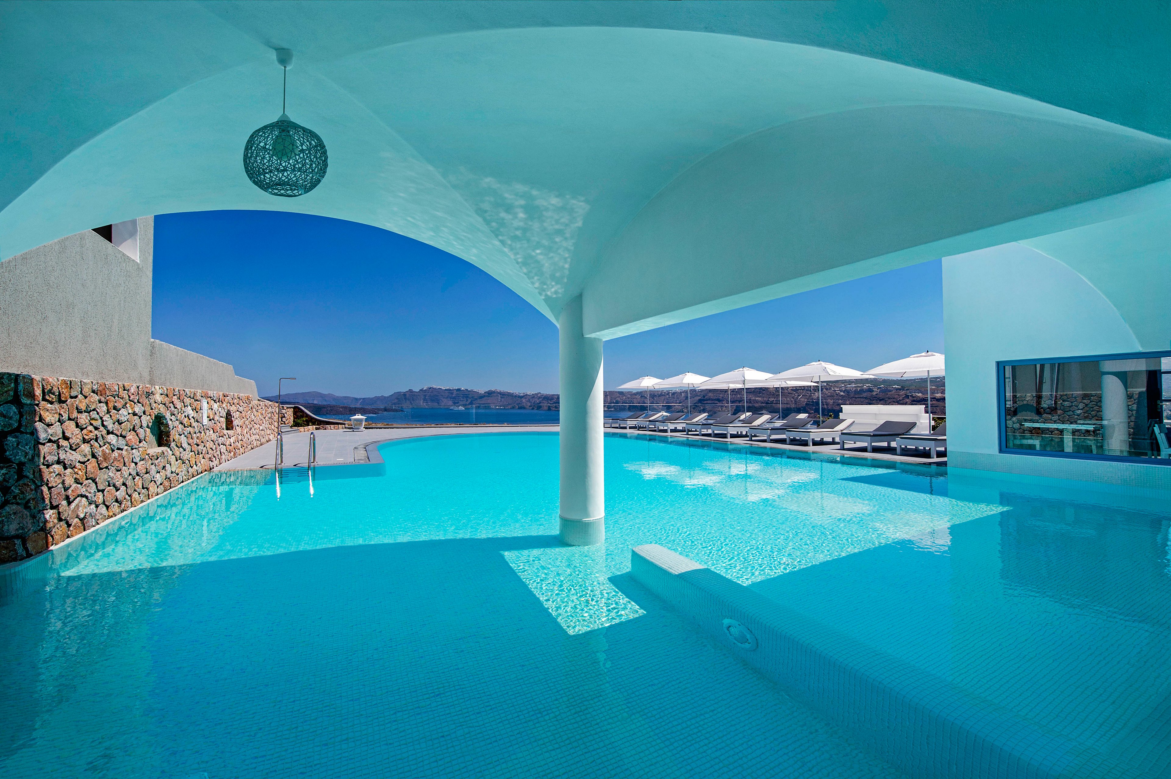 Acroterra Rosa Luxury Suites