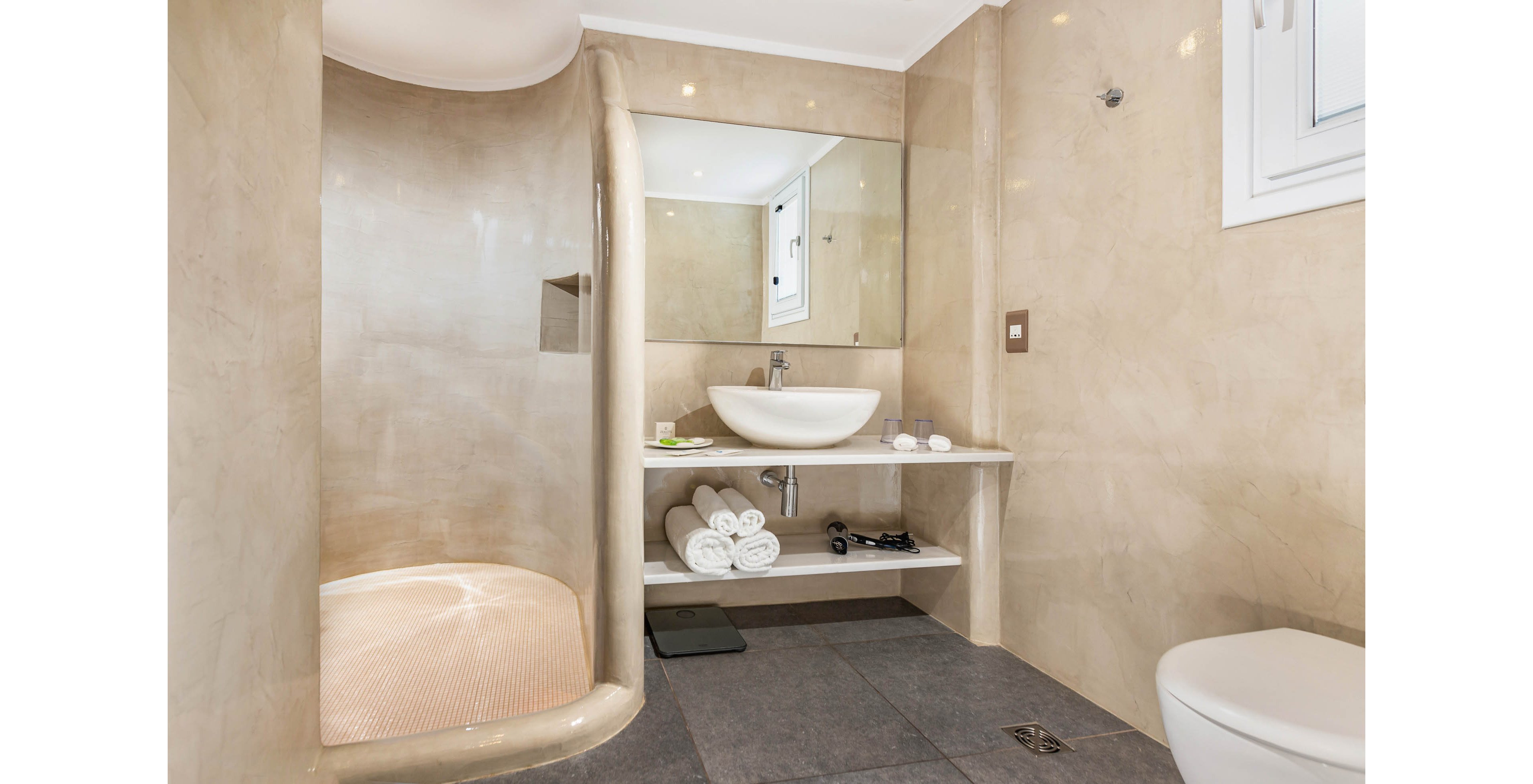 Acroterra Rosa Luxury Suites