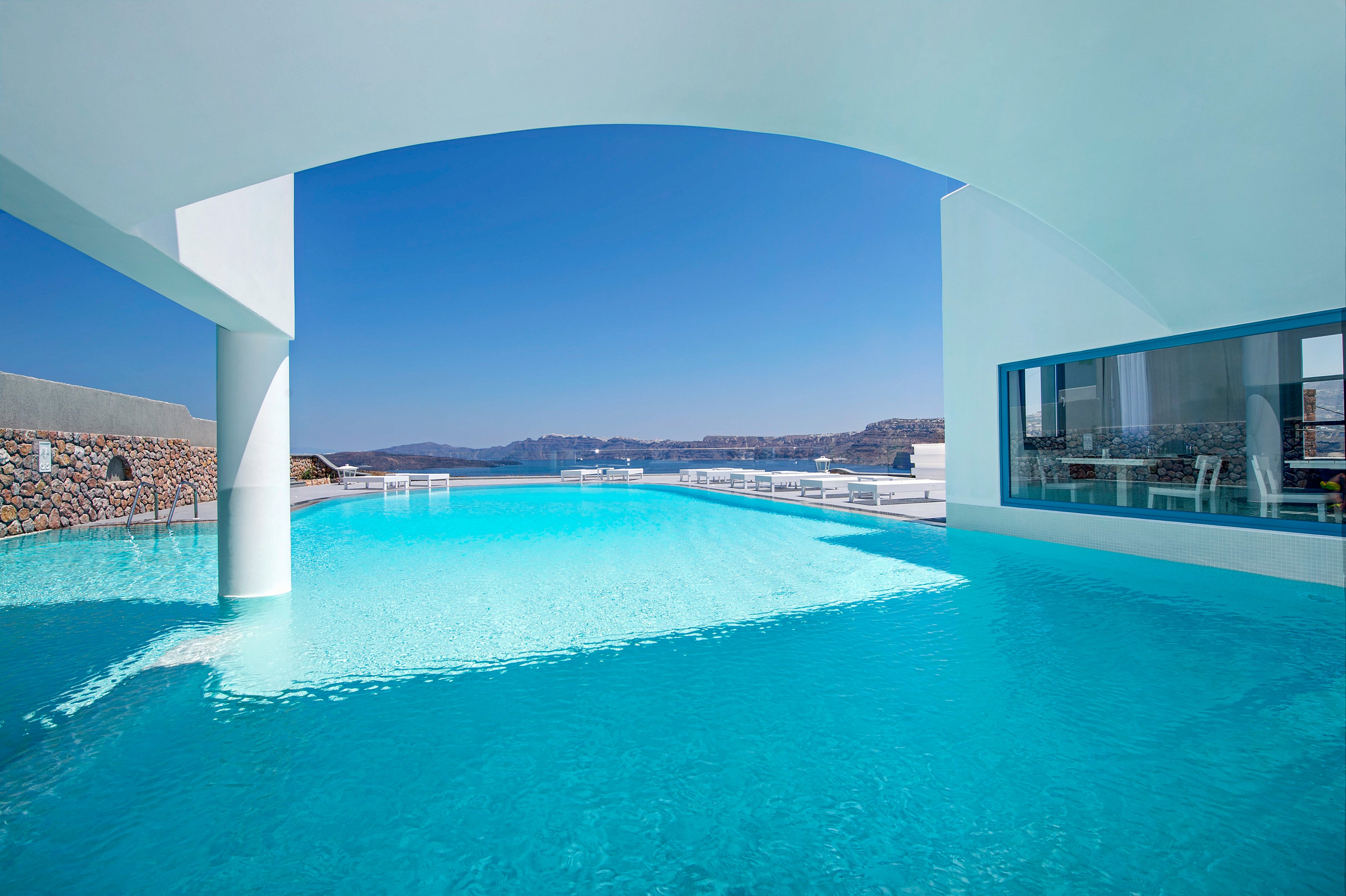 Acroterra Rosa Luxury Suites