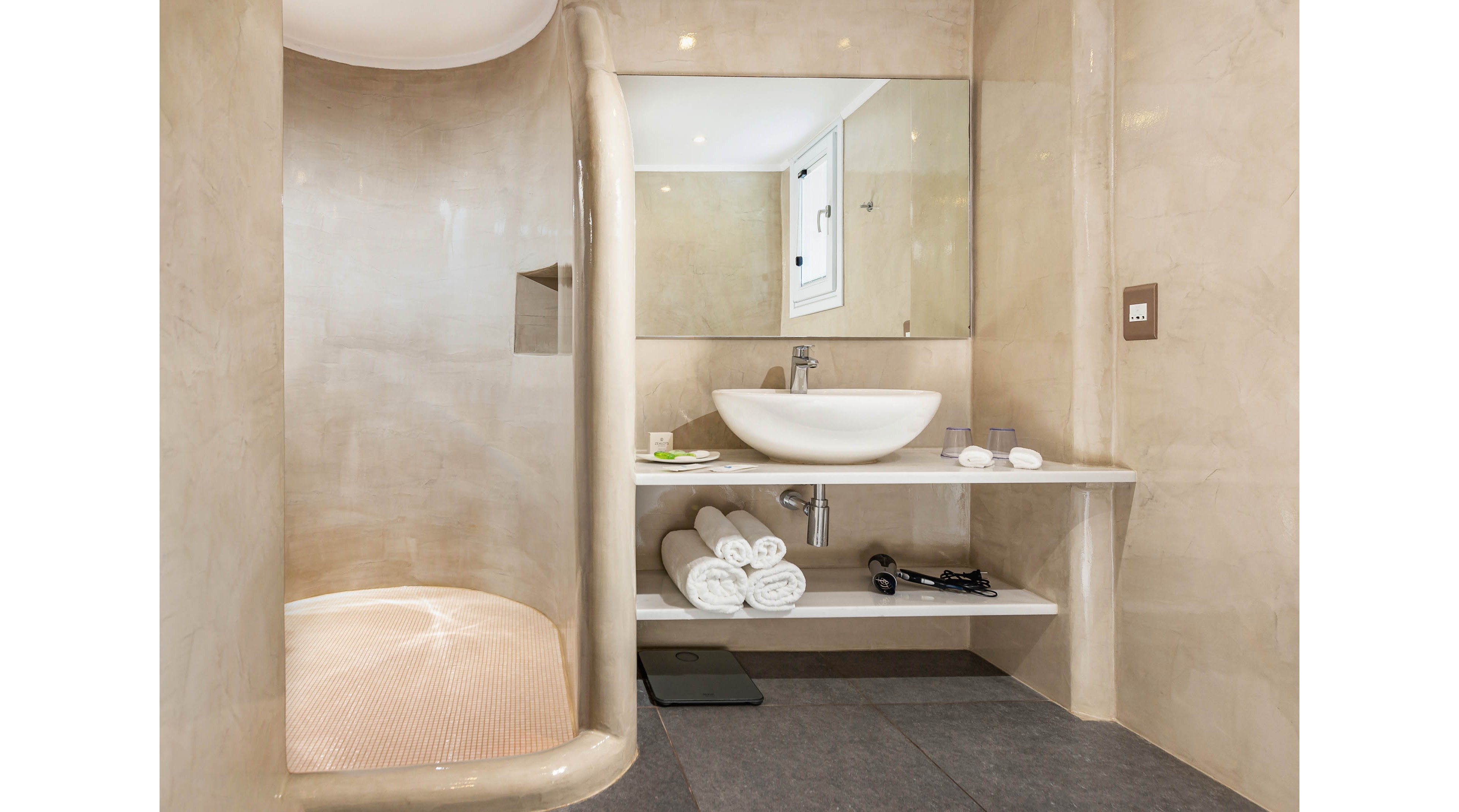 Acroterra Rosa Luxury Suites