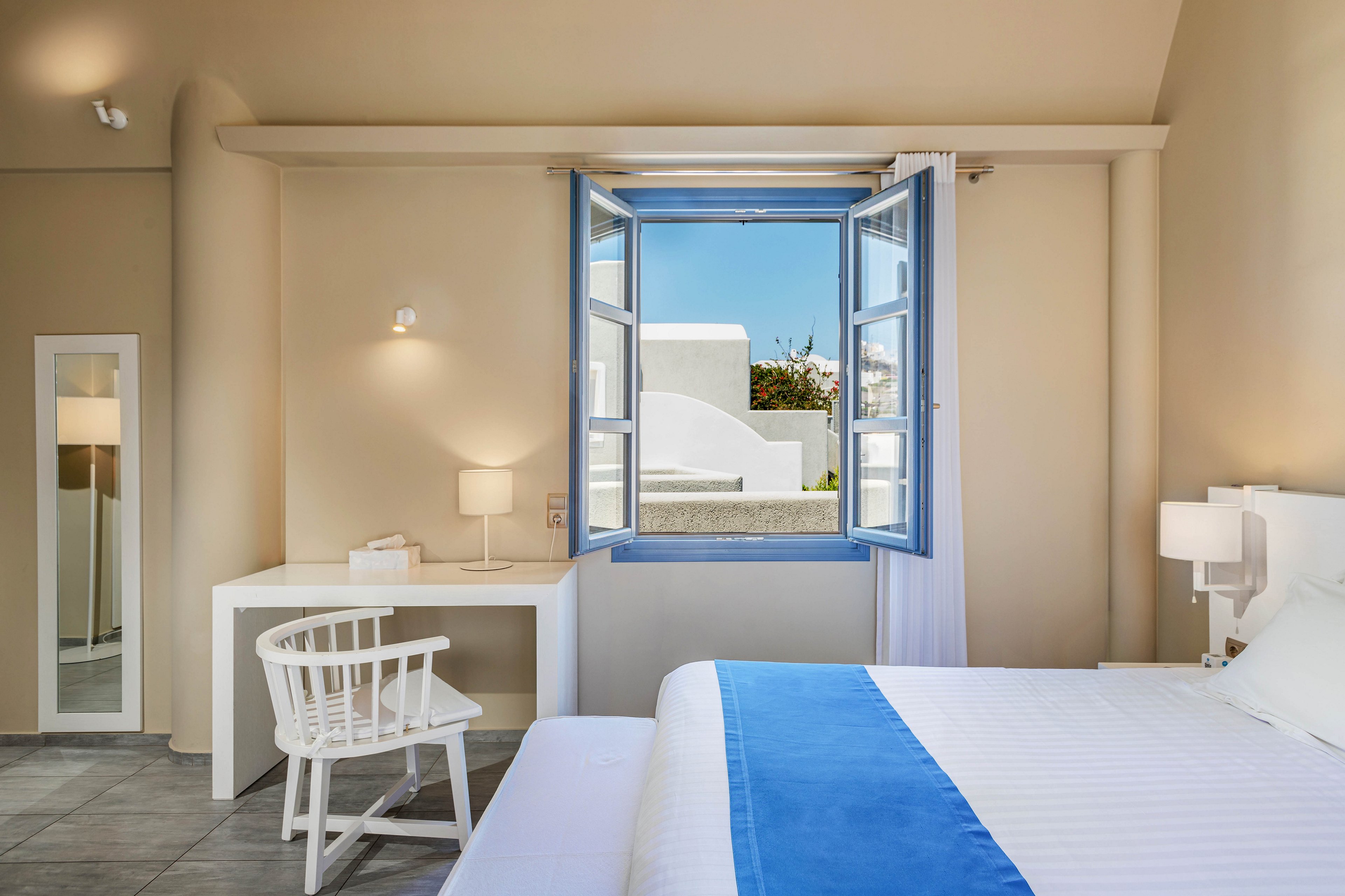 Acroterra Rosa Luxury Suites