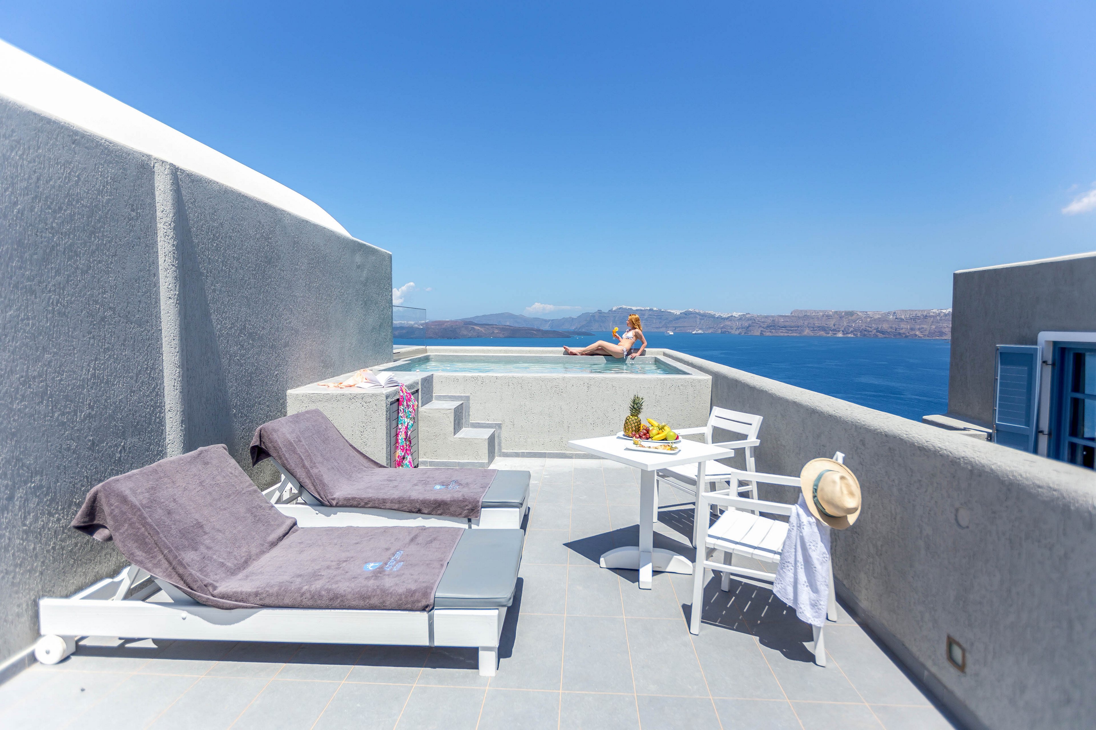 Acroterra Rosa Luxury Suites