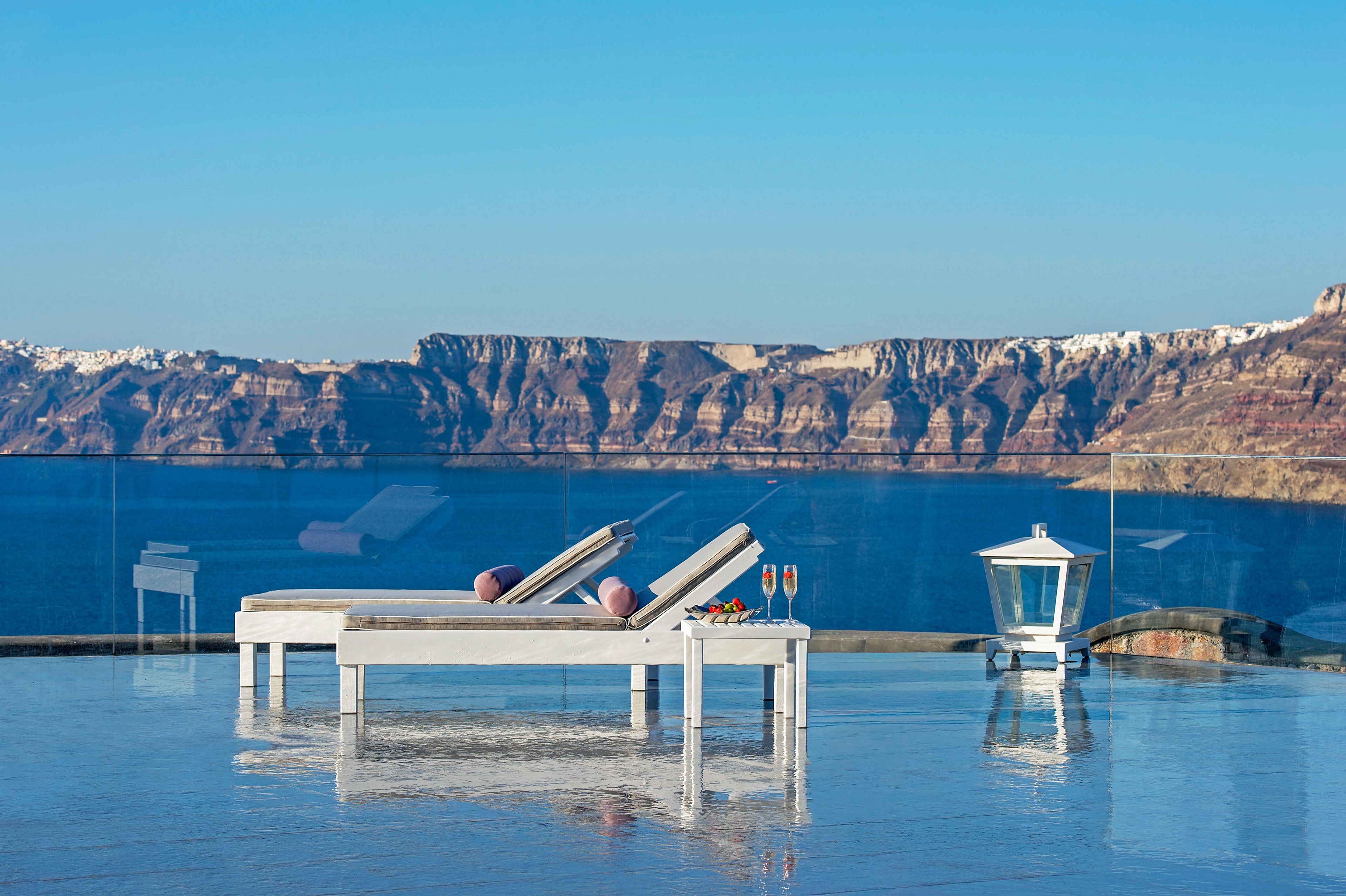 Acroterra Rosa Luxury Suites