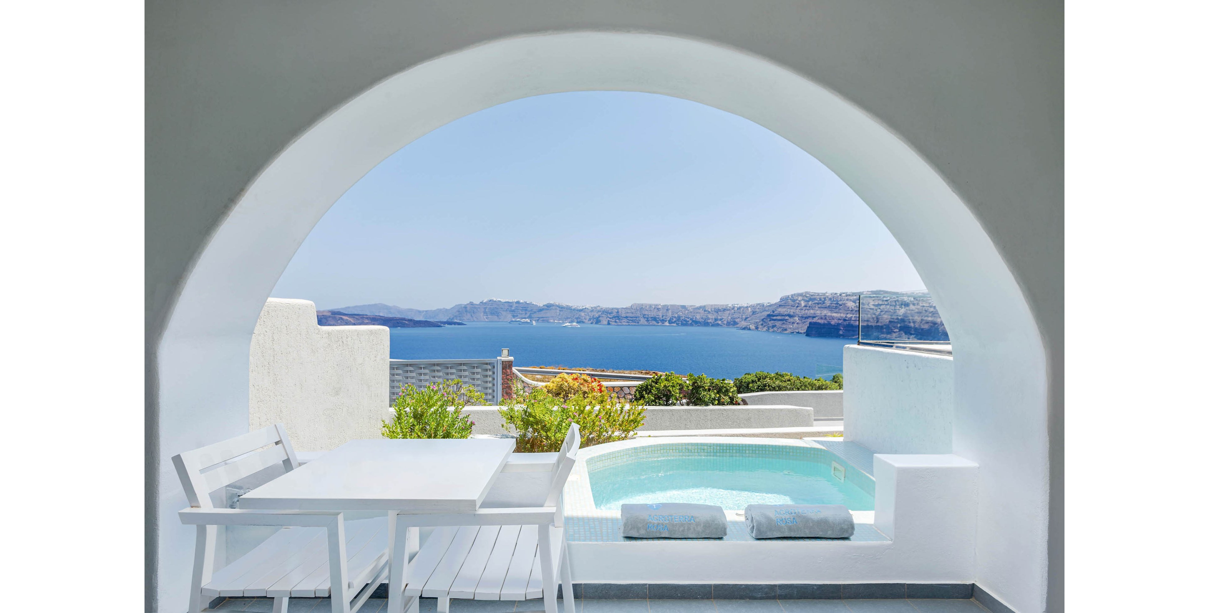 Acroterra Rosa Luxury Suites