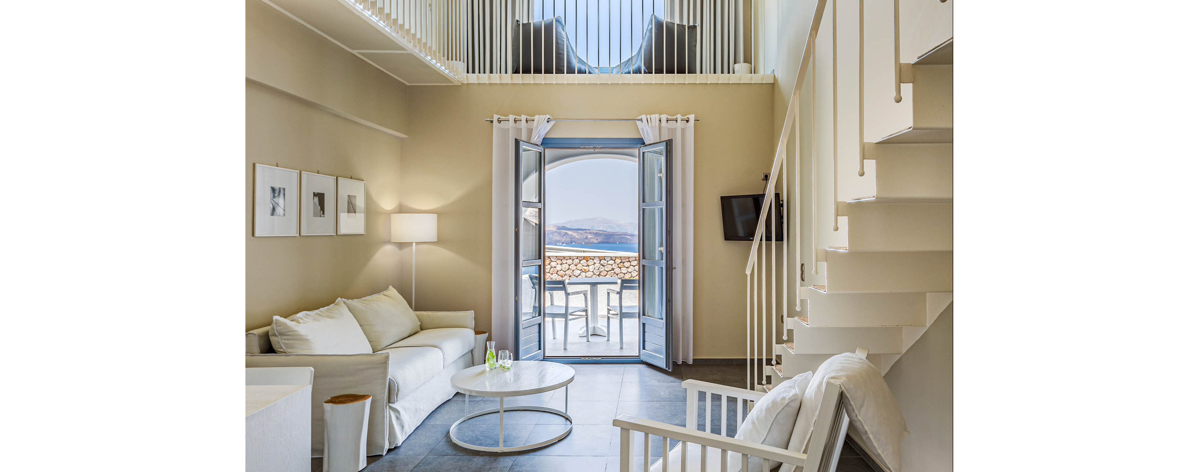 Acroterra Rosa Luxury Suites