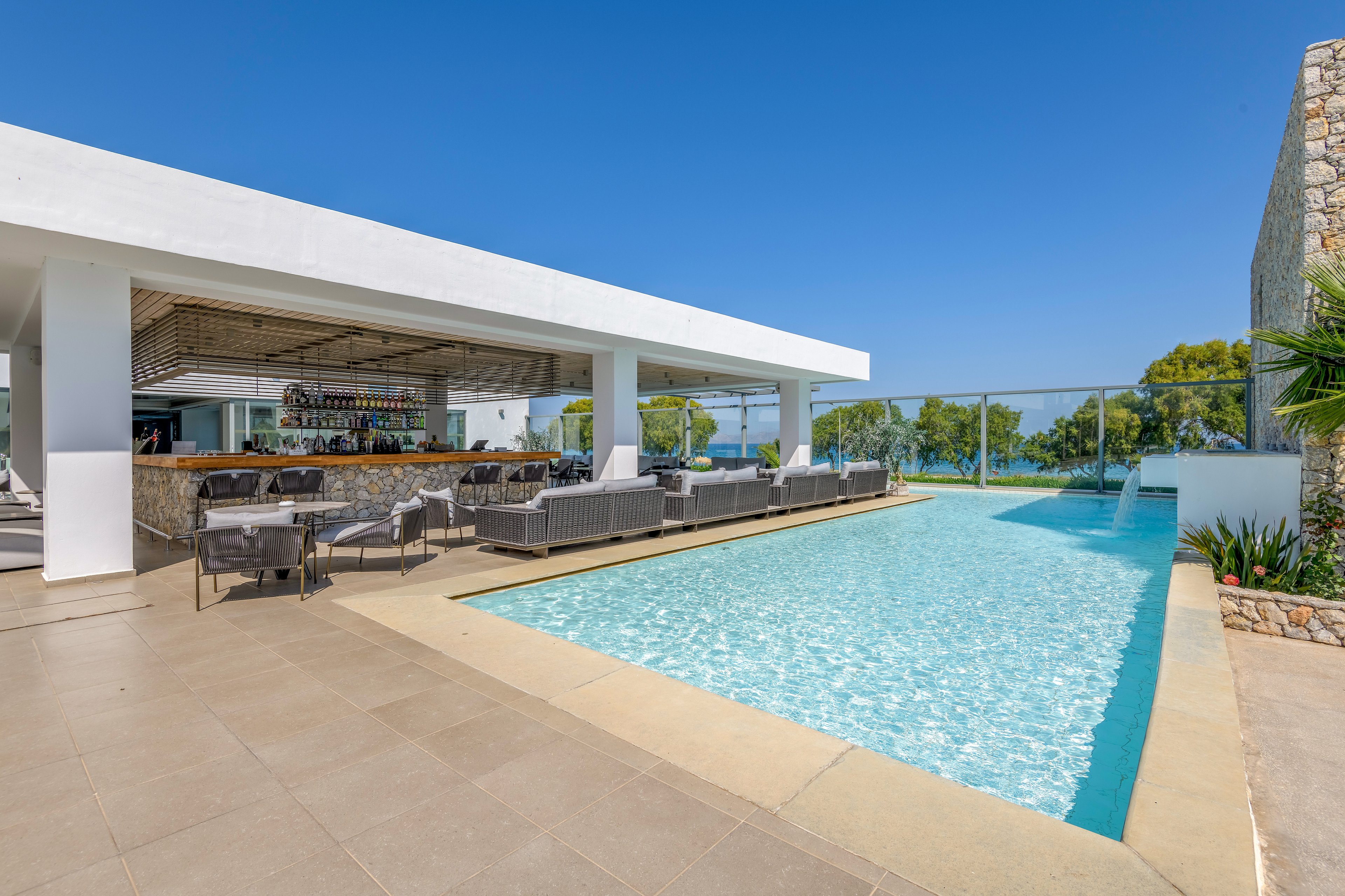 Diamond Deluxe Hotel