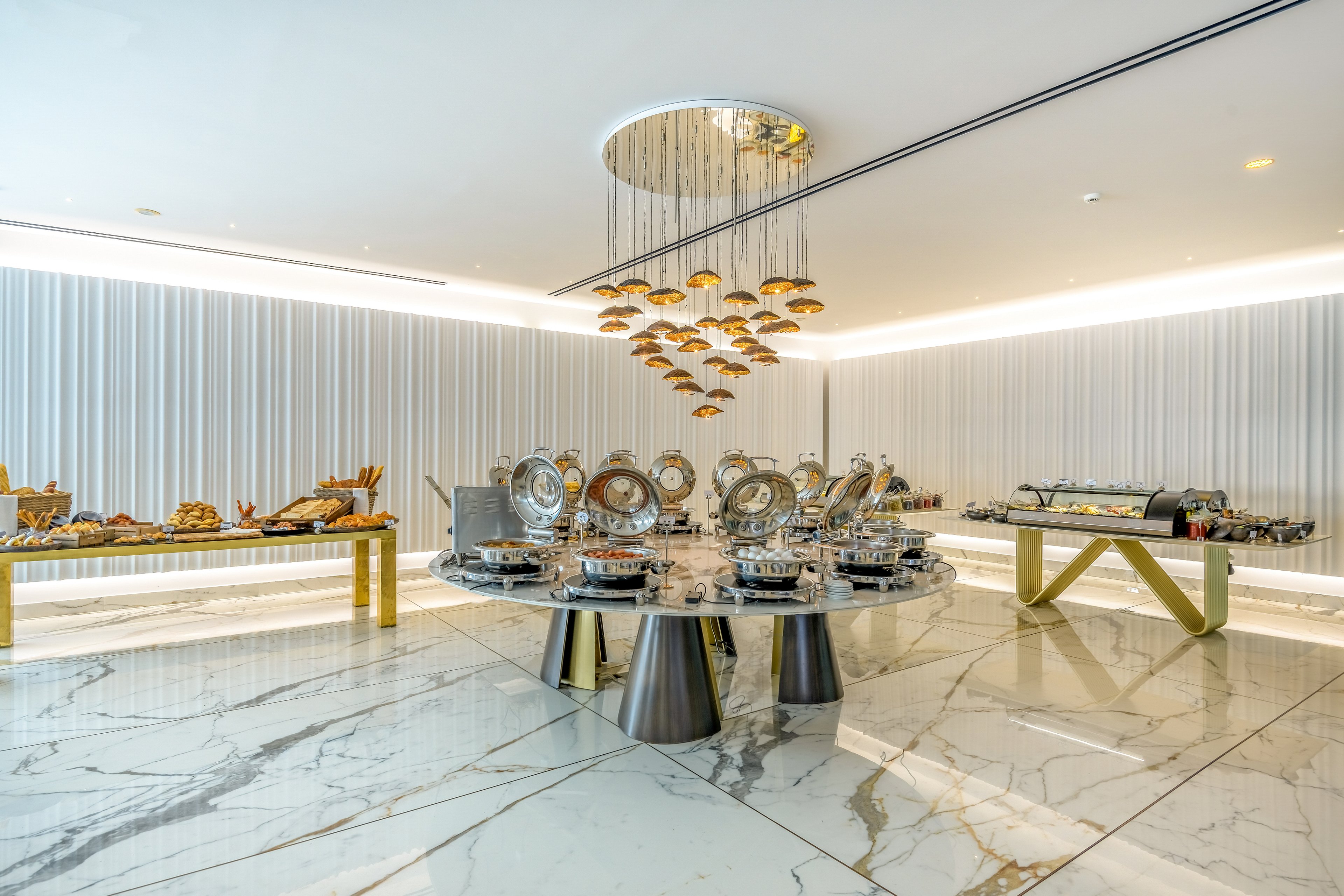 Diamond Deluxe Hotel