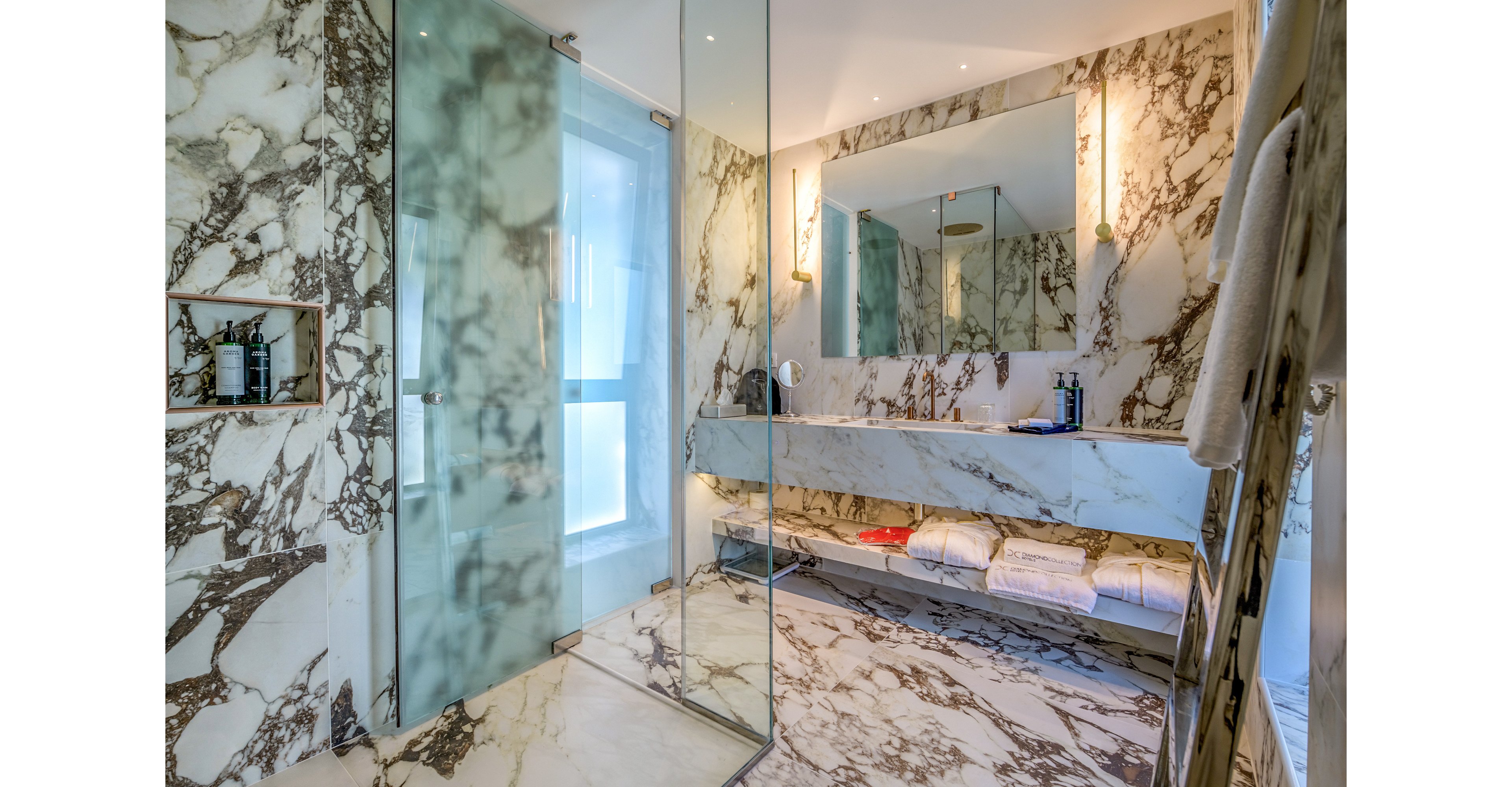 Diamond Deluxe Hotel