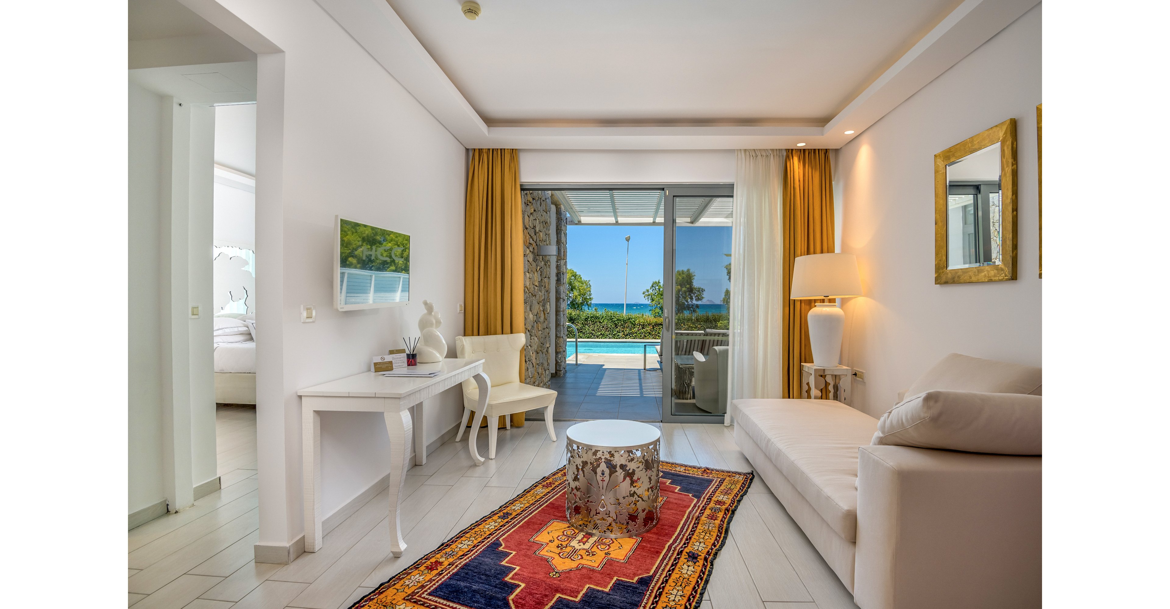 Diamond Deluxe Hotel